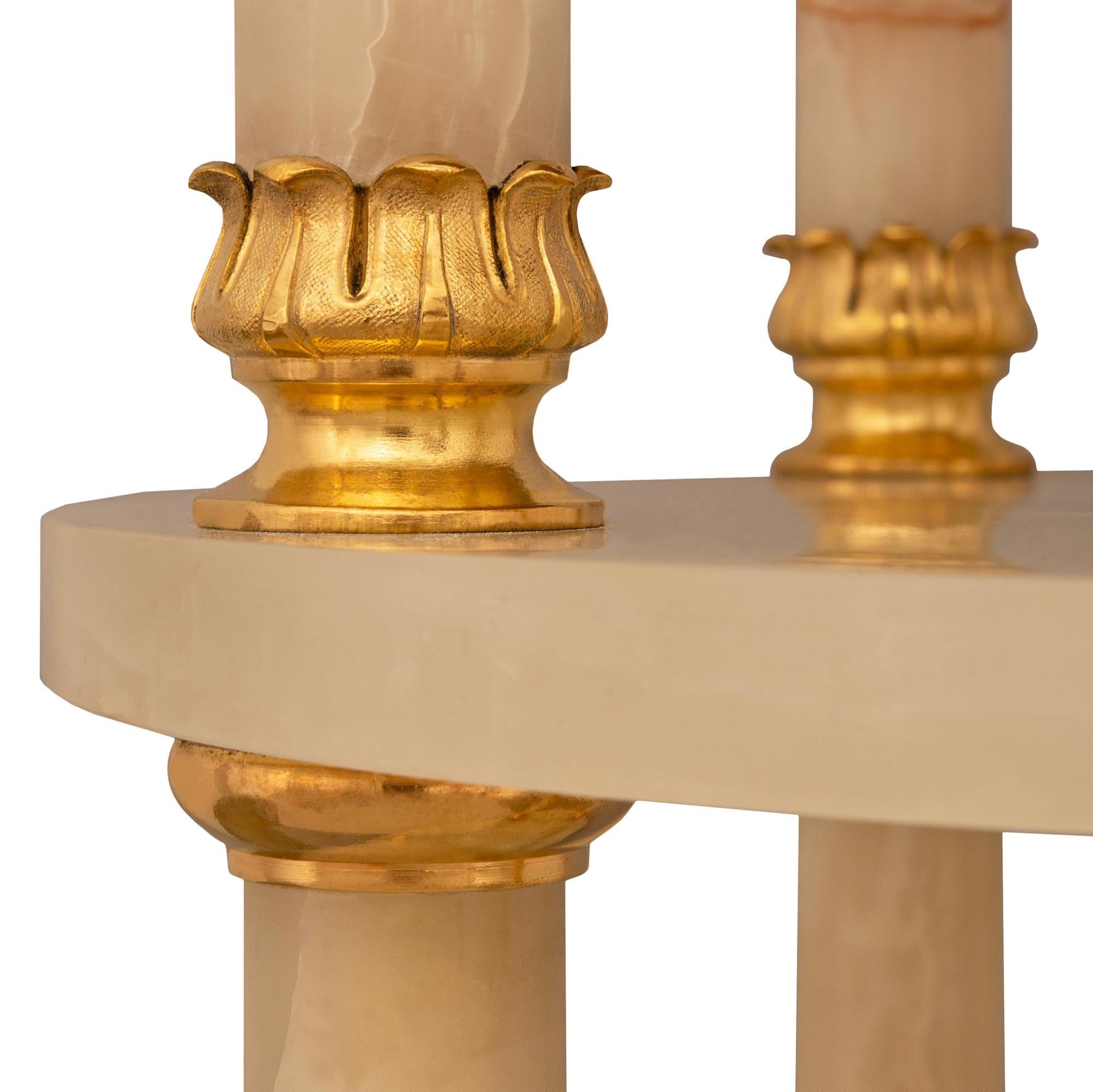 XIXe siècle Table d'appoint en onyx et bronze doré d'époque Louis XVI, 19e siècle, Belle Époque en vente
