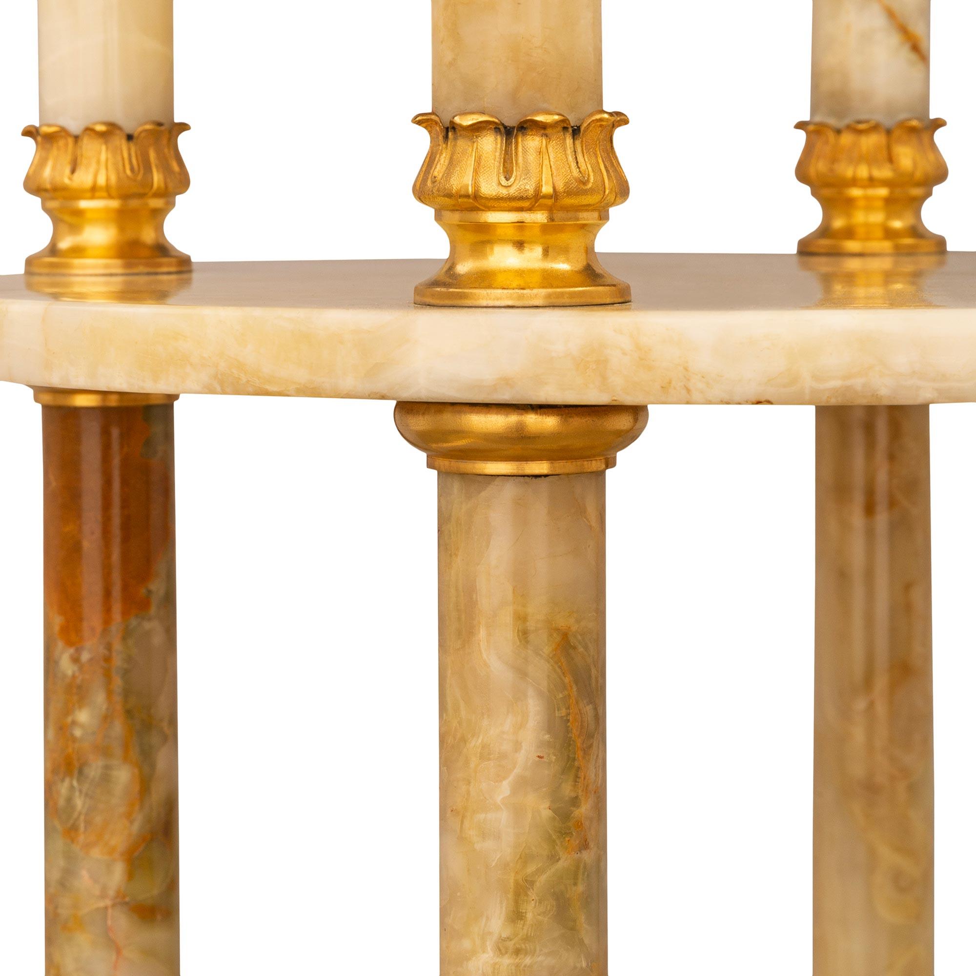 Onyx Table d'appoint en onyx et bronze doré d'époque Louis XVI, 19e siècle, Belle Époque en vente