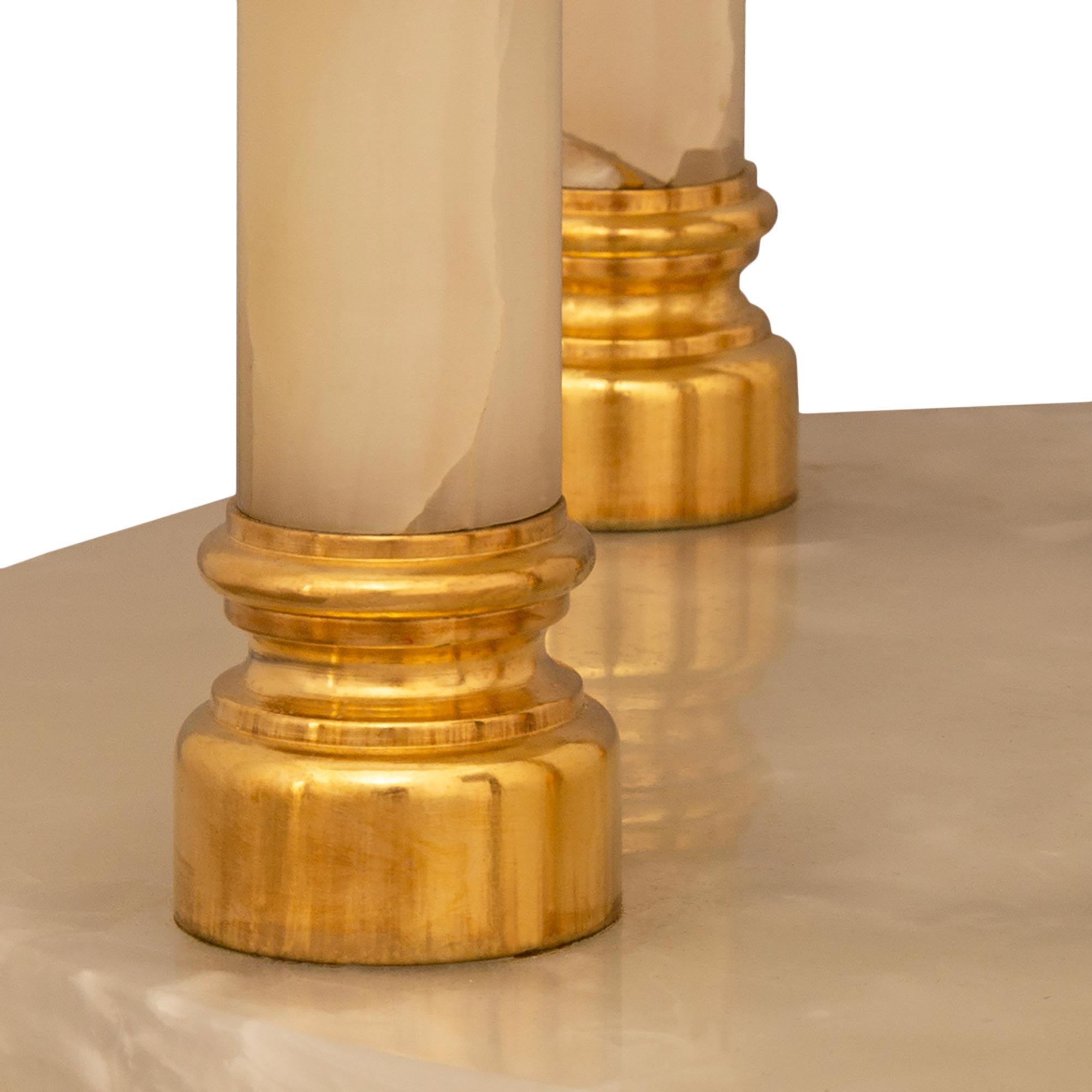 Onyx Table d'appoint en onyx et bronze doré d'époque Louis XVI, 19e siècle, Belle Époque en vente