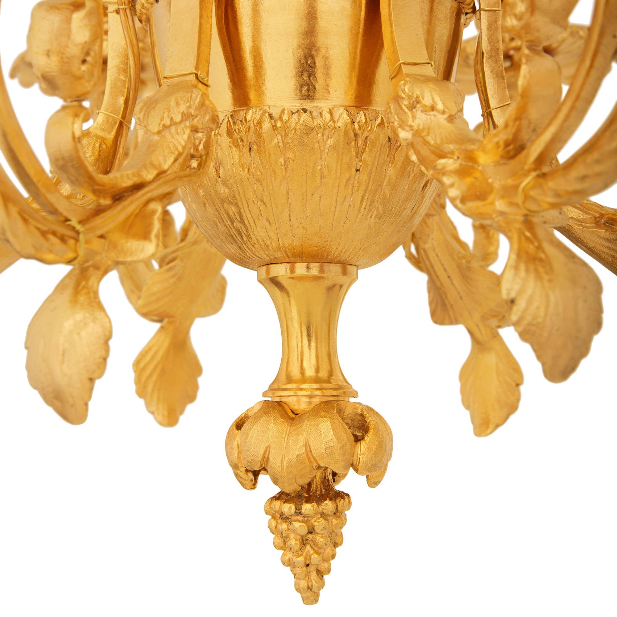 Lámpara de araña de Ormolu francesa del siglo XIX Periodo Belle Epoque Luis XVI en venta 2