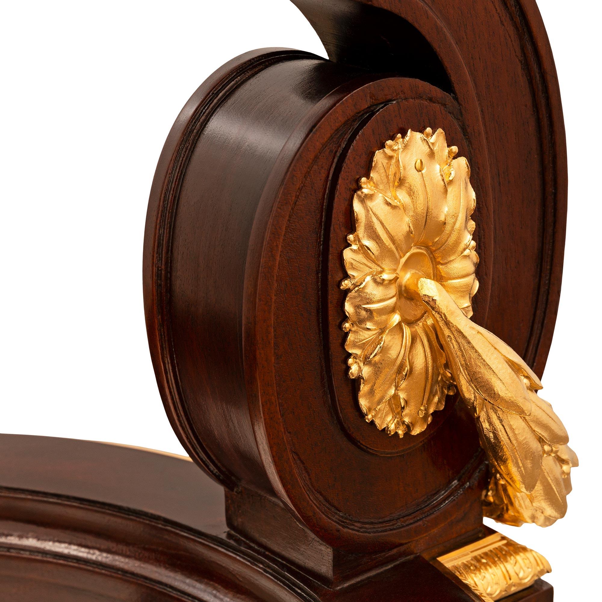 Französisch 19. Jahrhundert Belle Epoque Periode Mahagoni und Ormolu Pedestal im Angebot 3