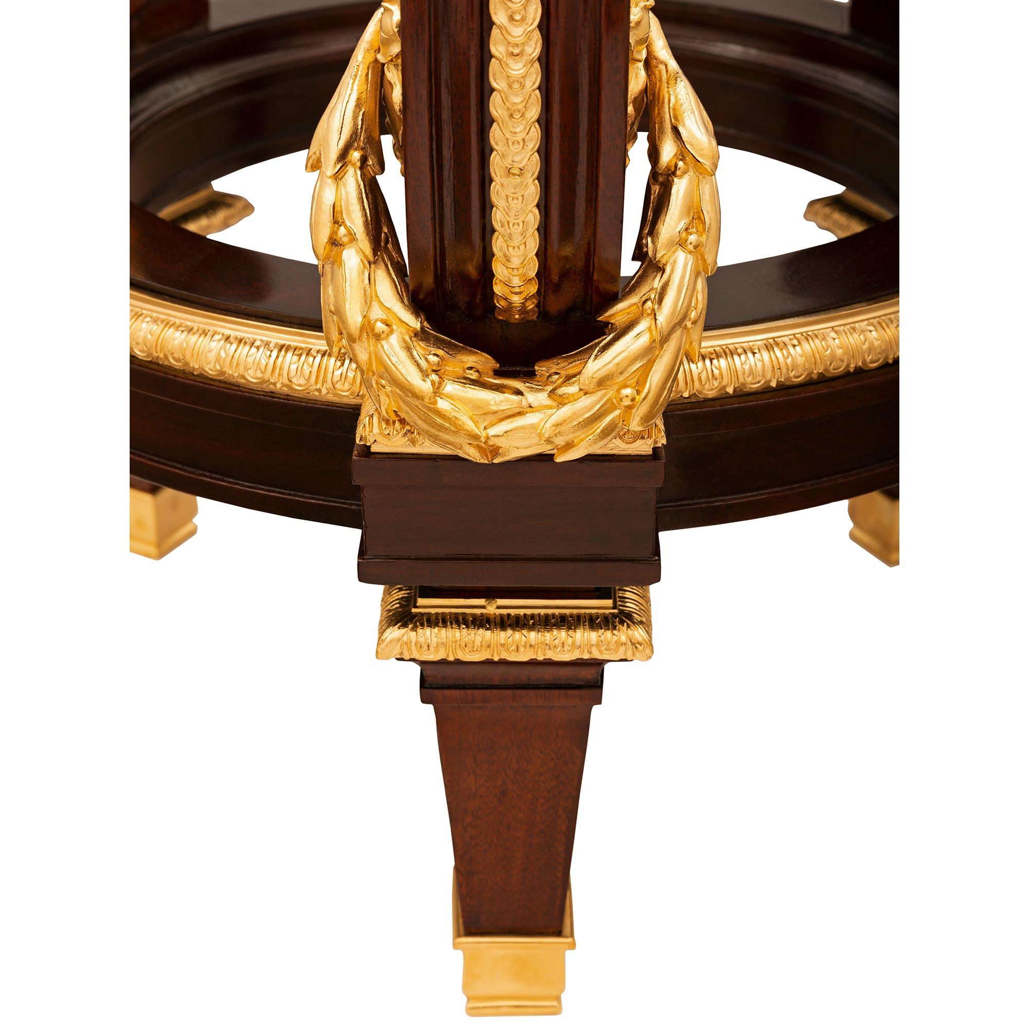 Französisch 19. Jahrhundert Belle Epoque Periode Mahagoni und Ormolu Pedestal im Angebot 4