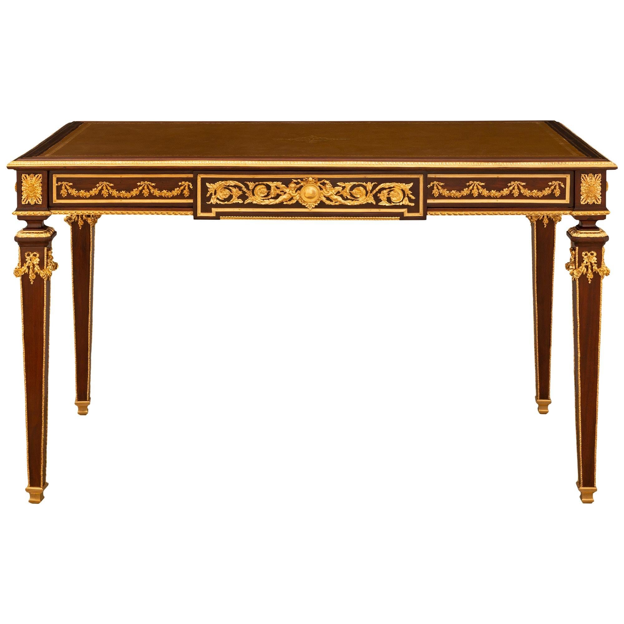 Bureau d'époque Belle Époque en acajou, laiton et bronze doré du XIXe siècle