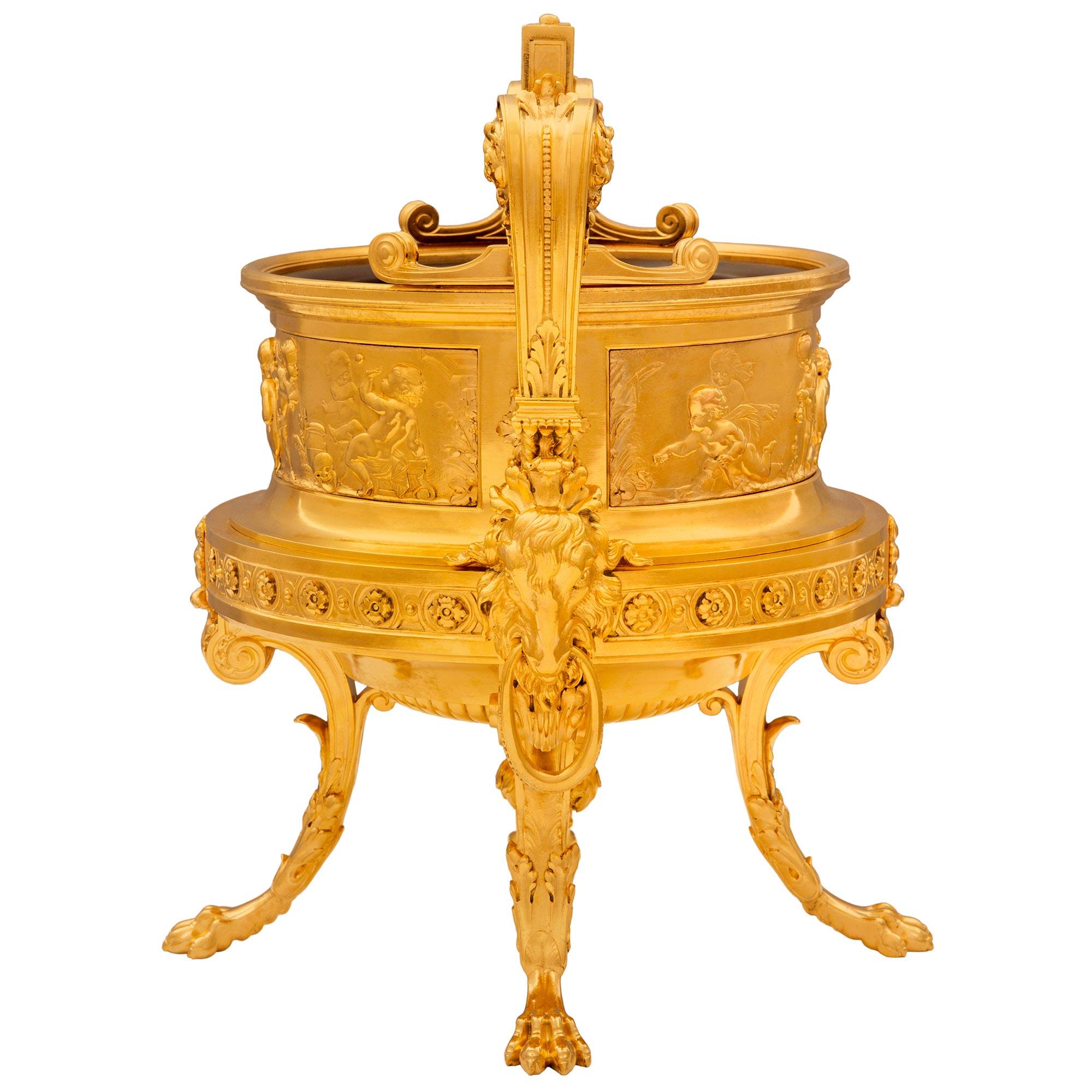 French Belle Epoque, 19ème siècle, période néo-classique. Jardinière en bronze doré Bon état - En vente à West Palm Beach, FL