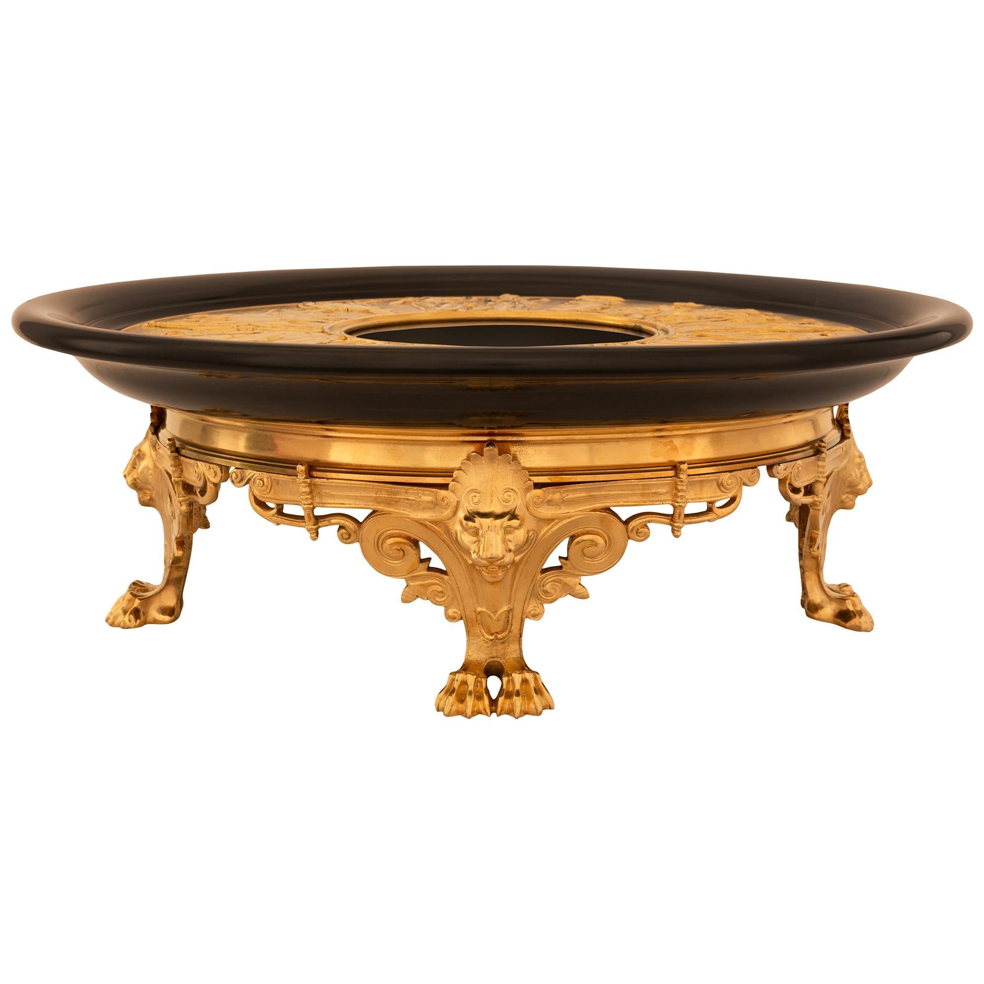 French 19th century Belle Époque period Neo-Grec st. black Marble Centerpiece In Good Condition For Sale In West Palm Beach, FL