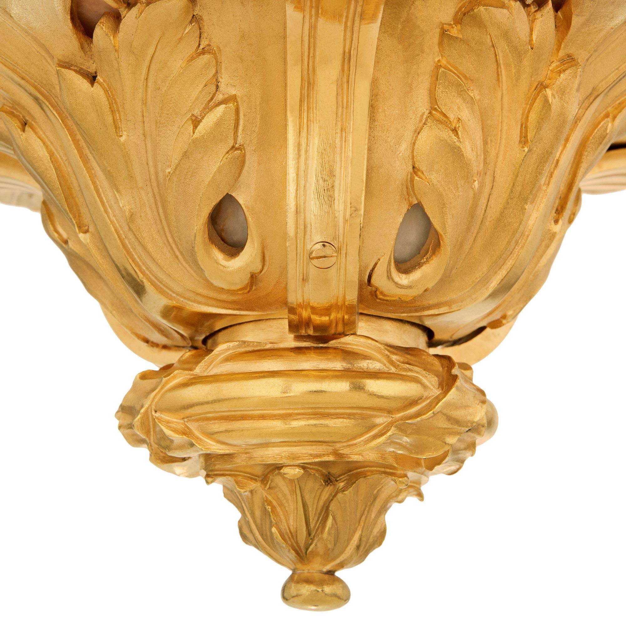 Lampadario francese del XIX secolo del periodo Belle Epoque in marmo Nuvolato e Ormolu in vendita 1