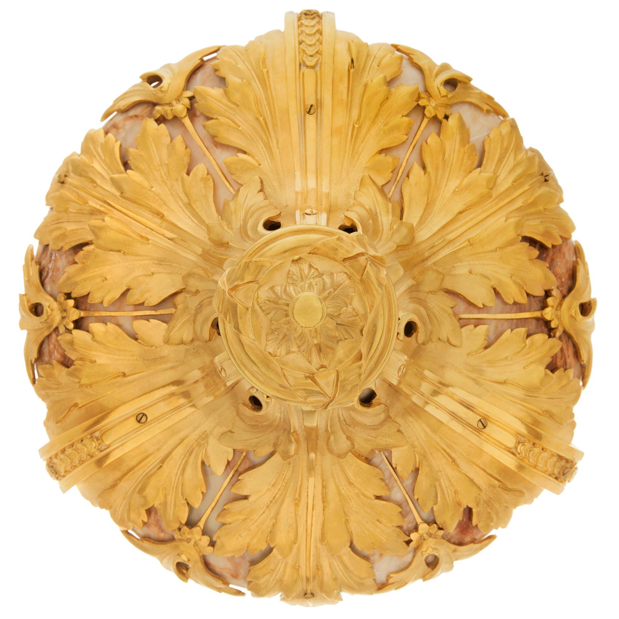 Lampadario francese del XIX secolo del periodo Belle Epoque in marmo Nuvolato e Ormolu in vendita 2