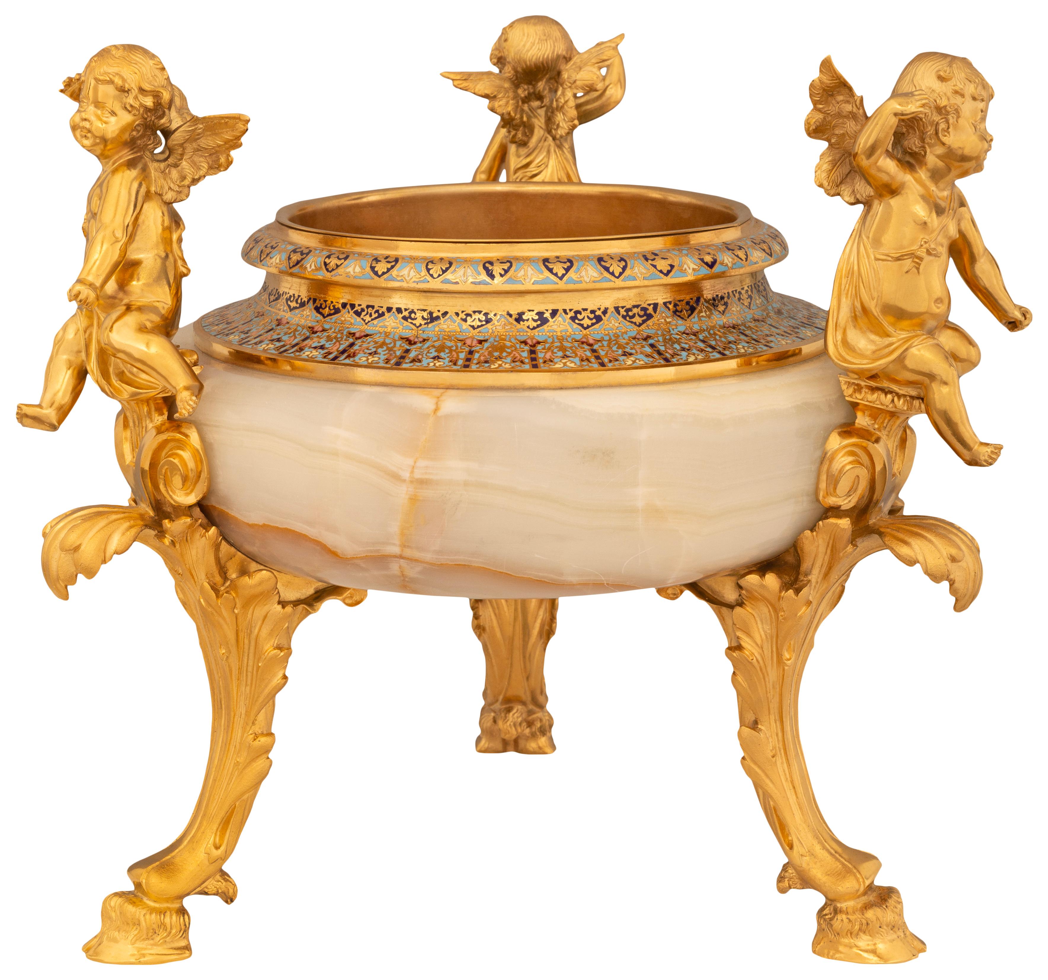 Francese Centrotavola francese del XIX secolo del periodo Belle Epoque in onice, cloisonné e ormolo in vendita