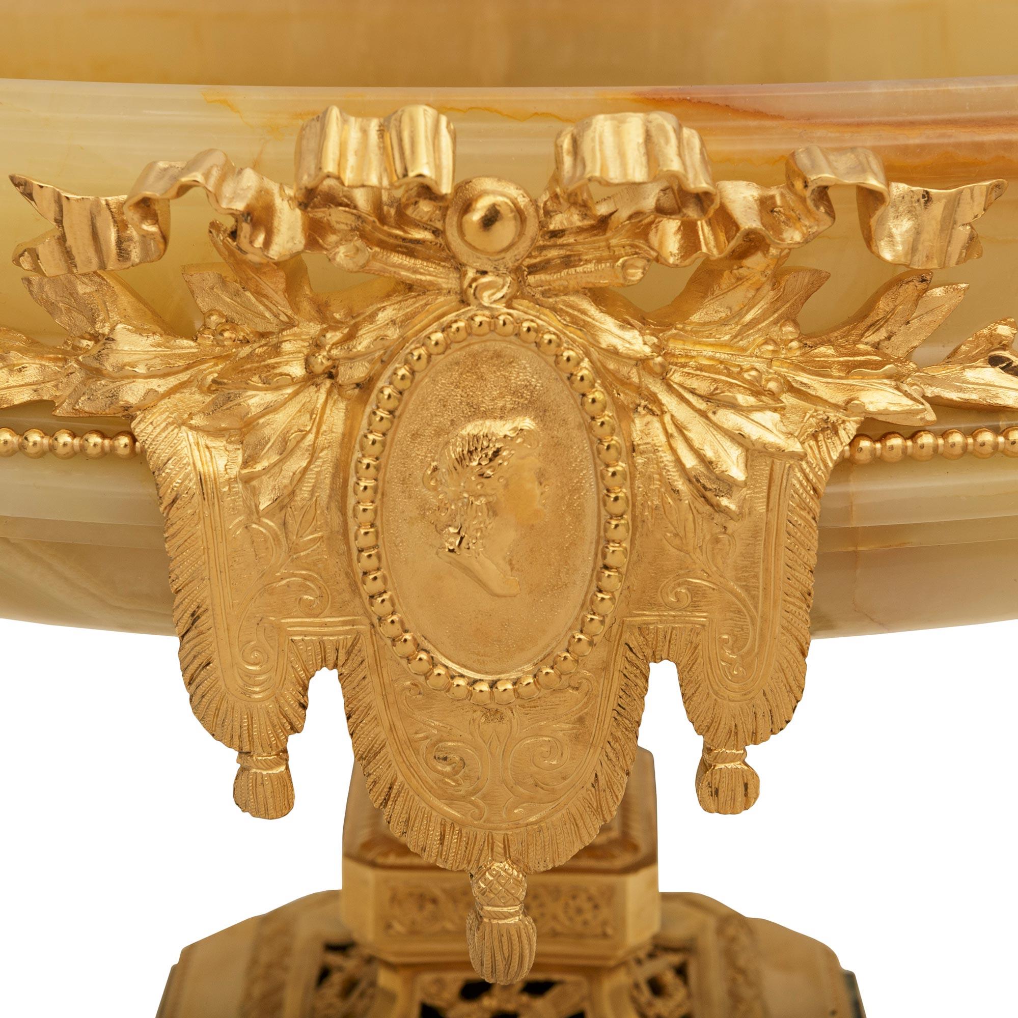 Onice French 19th century Belle Epoque Period Onyx, Marble and Ormolu centerpiece in vendita