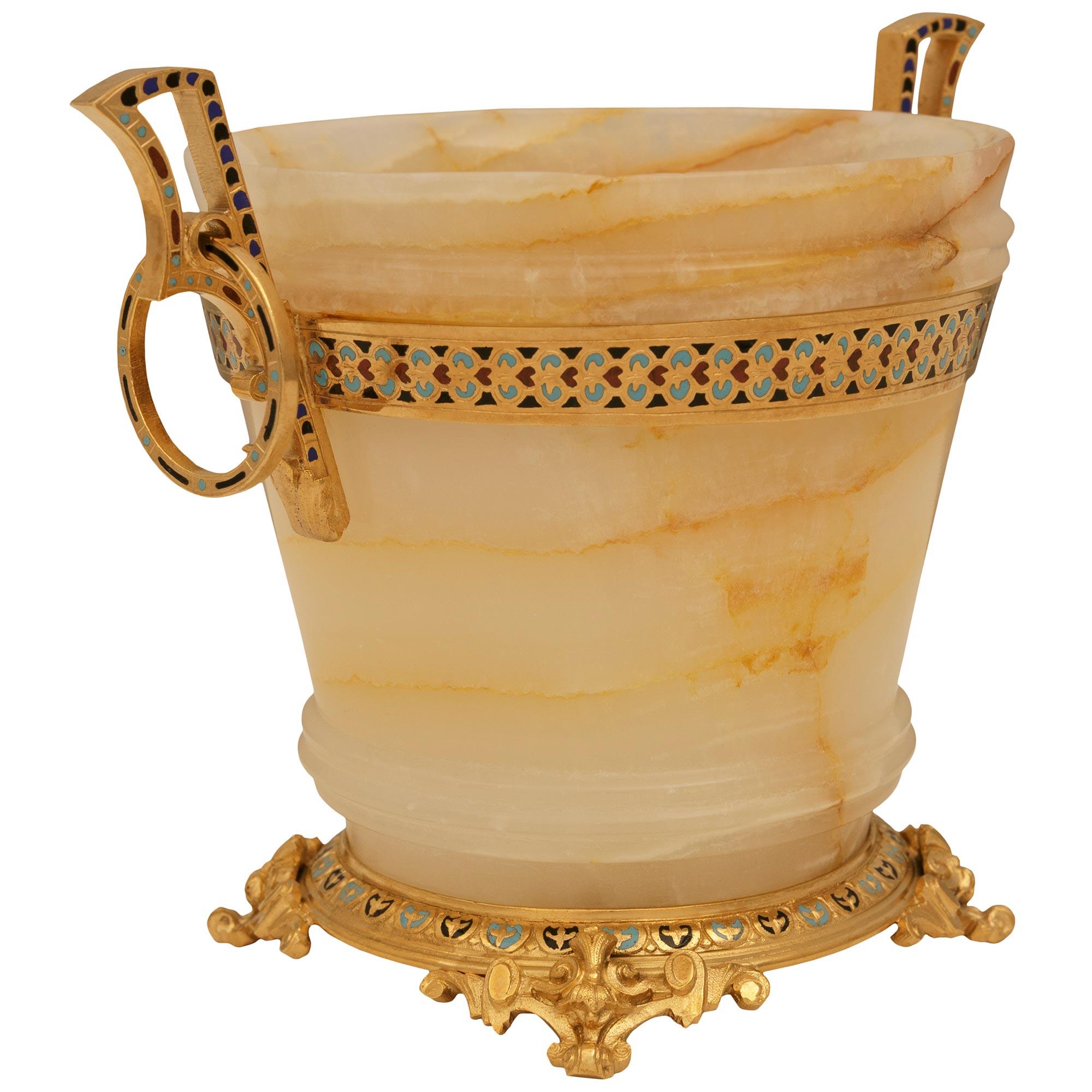 Belle Époque Urne en onyx, bronze doré et cloisonné d'époque Belle Epoque (19e siècle) en vente