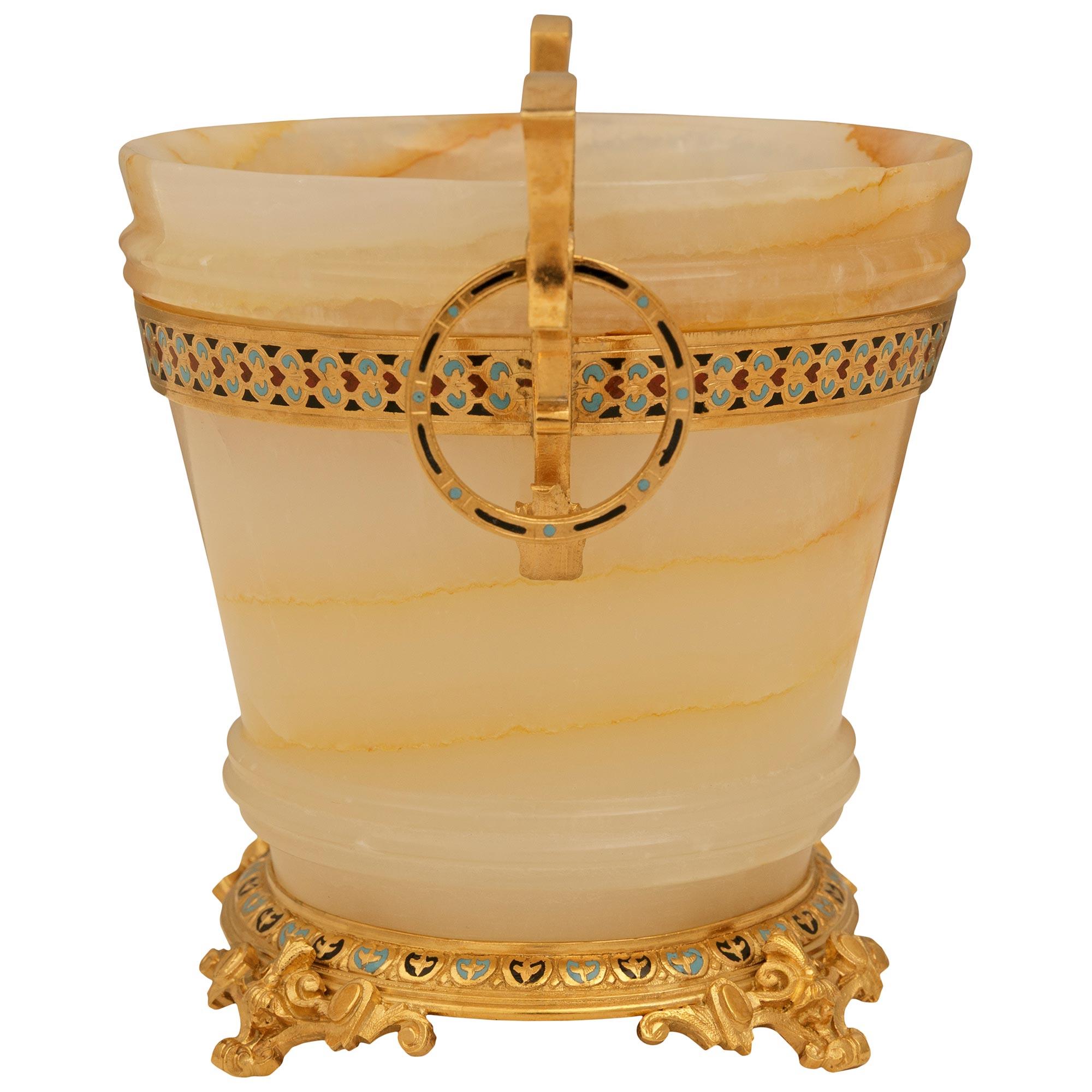 Français Urne en onyx, bronze doré et cloisonné d'époque Belle Epoque (19e siècle) en vente
