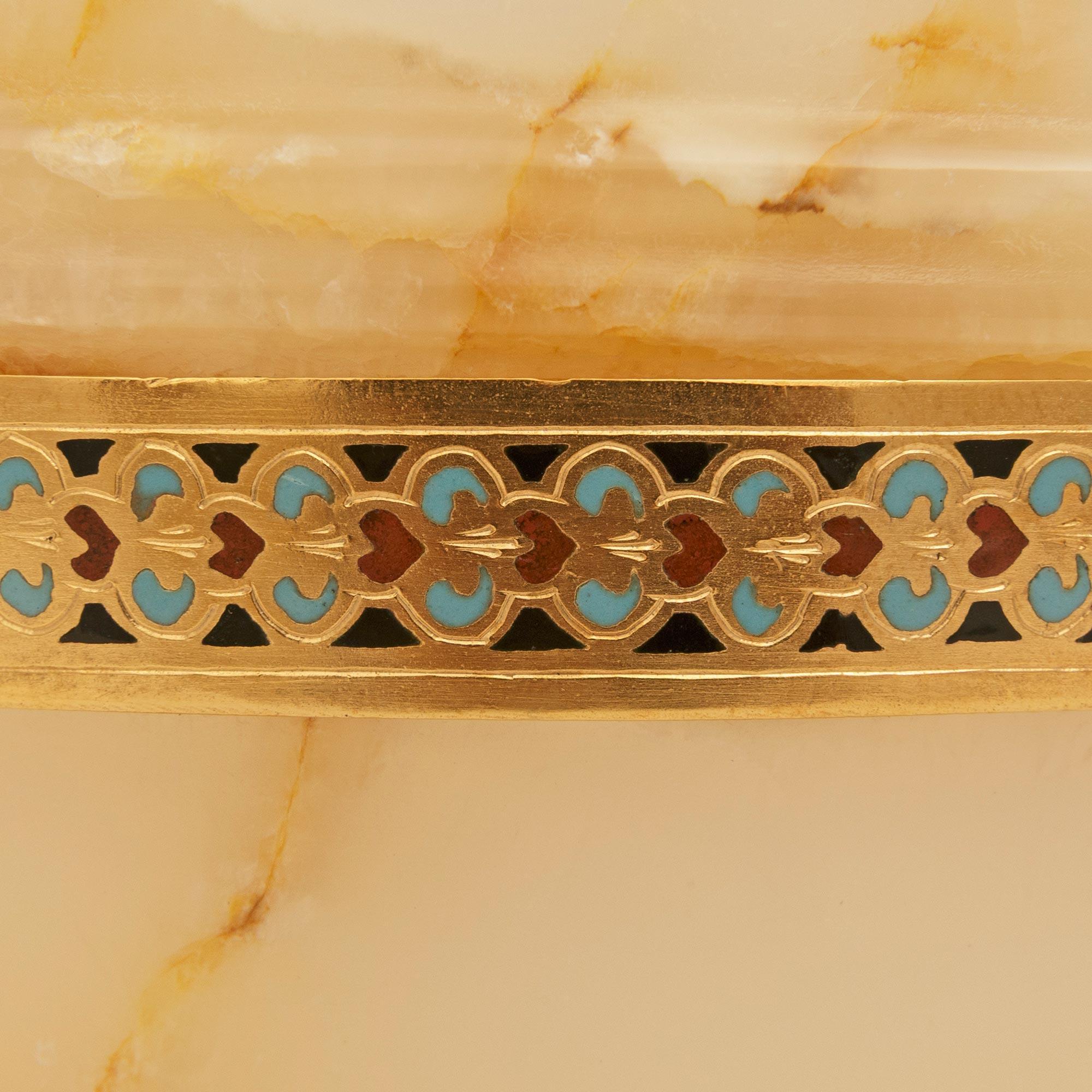 XIXe siècle Urne en onyx, bronze doré et cloisonné d'époque Belle Epoque (19e siècle) en vente