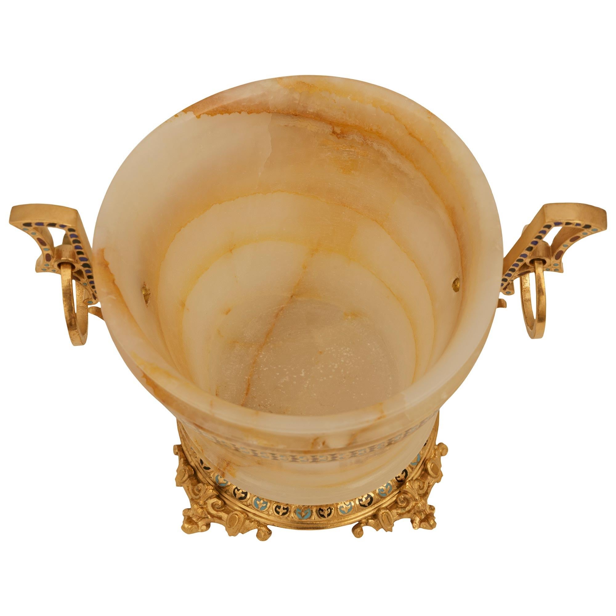Urne en onyx, bronze doré et cloisonné d'époque Belle Epoque (19e siècle) en vente 1