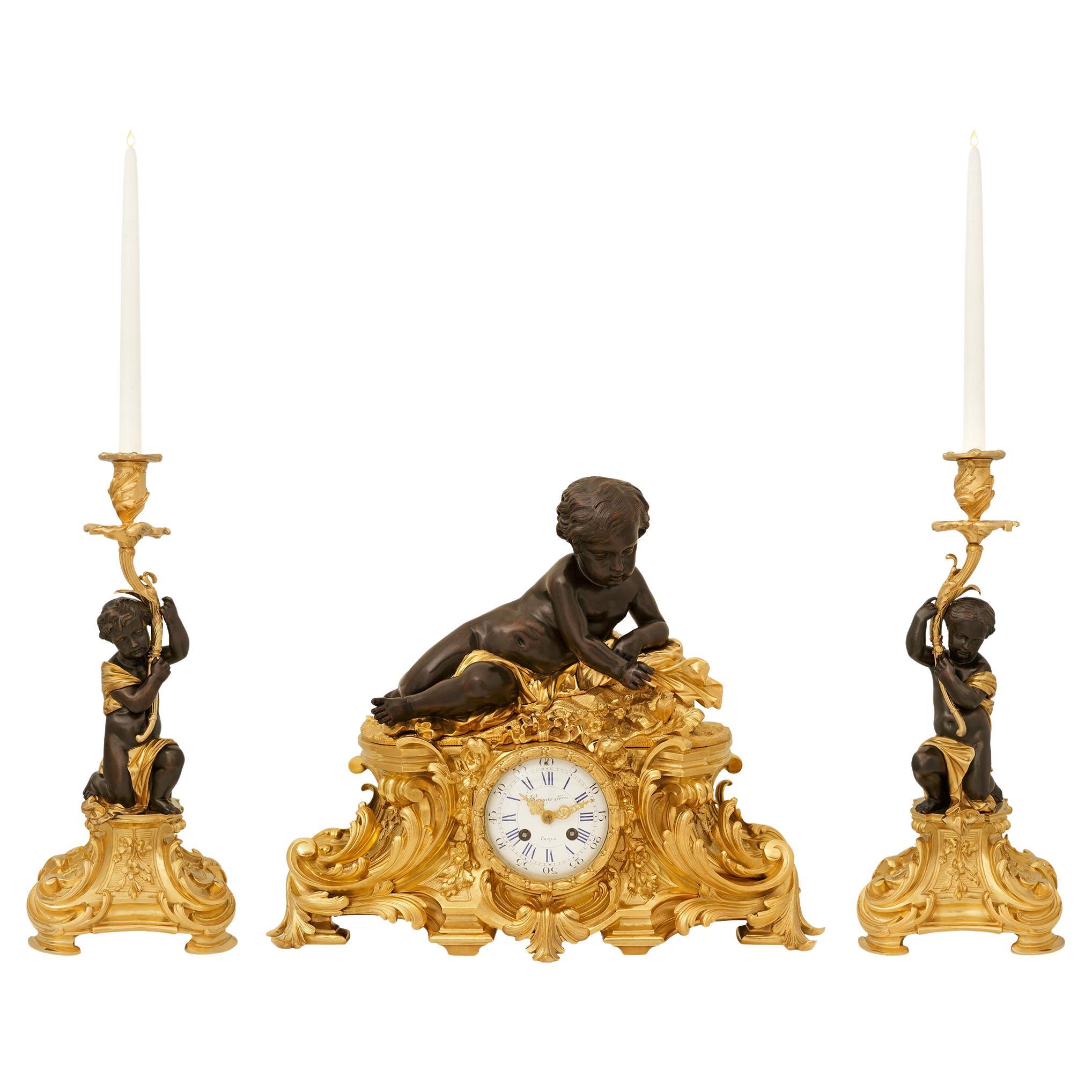 French 19th century Belle Epoque Period Ormolu and Bronze garniture clock set en venta