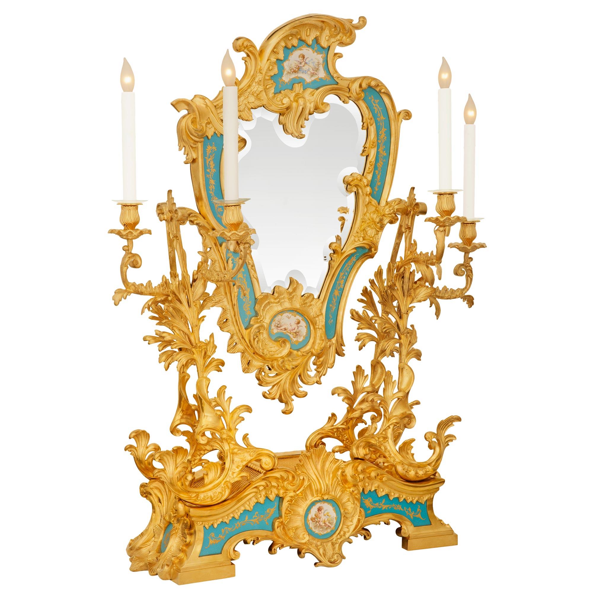 Belle Époque Specchio da toilette in porcellana e ormolu del XIX secolo French Belle Epoque in vendita