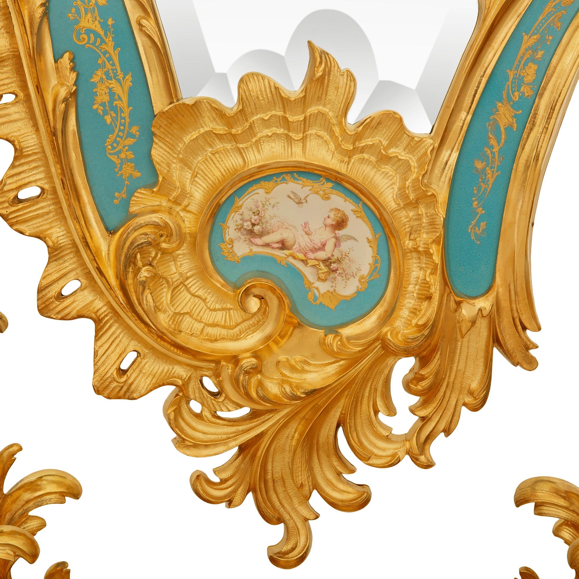 Specchio da toilette in porcellana e ormolu del XIX secolo French Belle Epoque in vendita 1