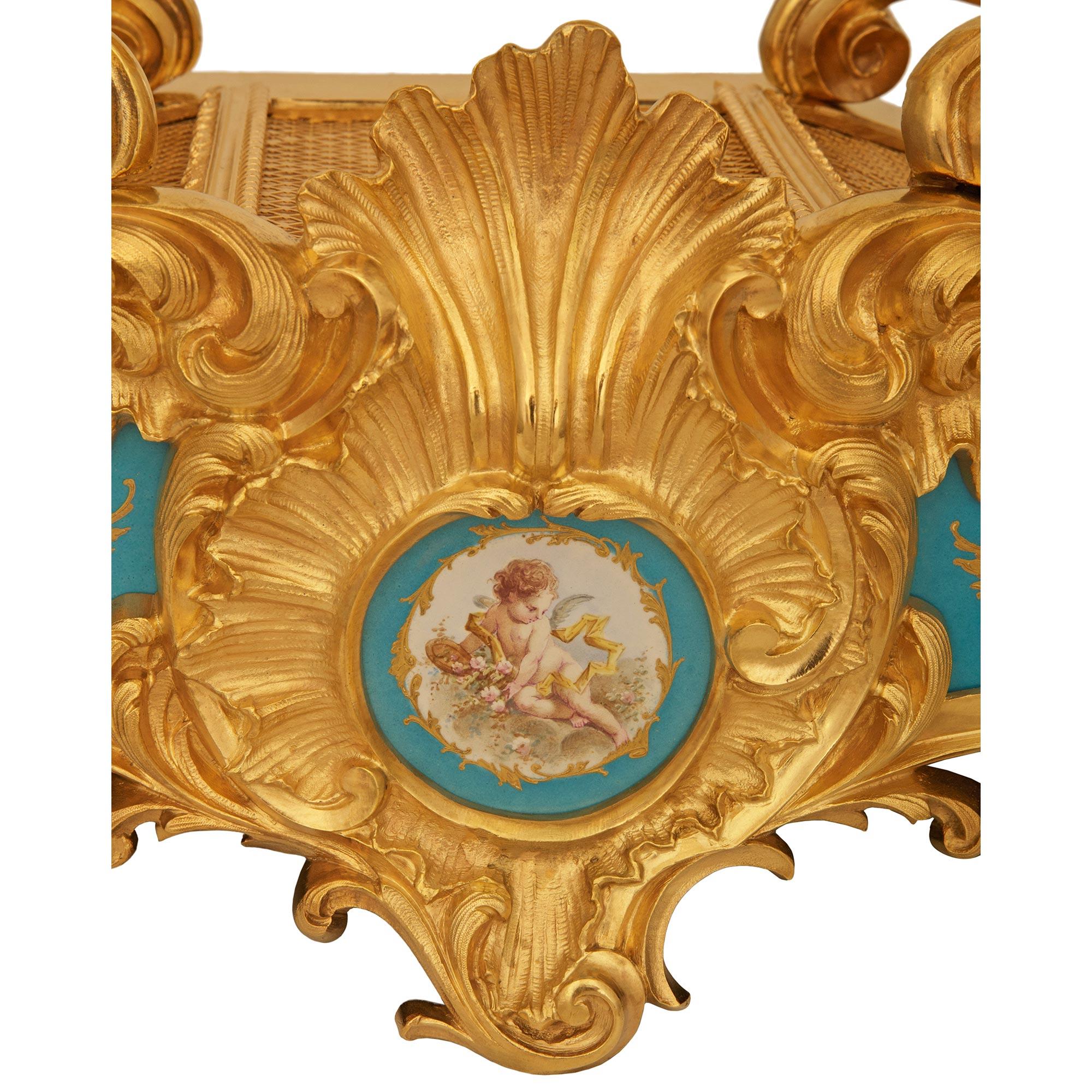 Specchio da toilette in porcellana e ormolu del XIX secolo French Belle Epoque in vendita 3