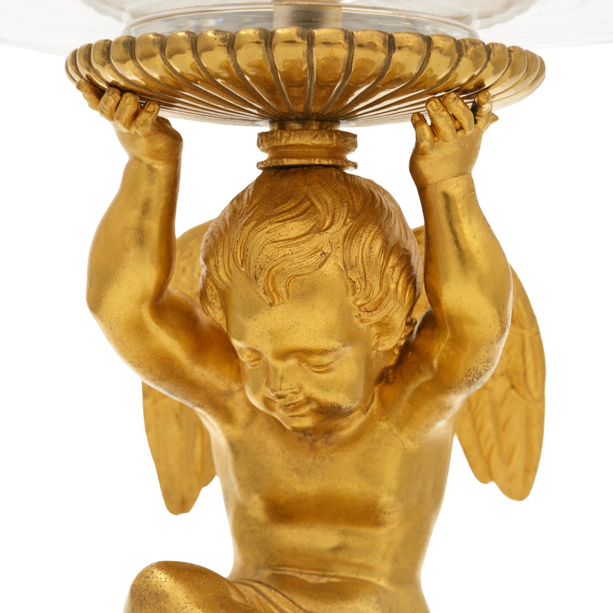 Französischer Tafelaufsatz aus Ormolu, Marmor und Kristall aus der Belle Epoque des 19. (19. Jahrhundert) im Angebot