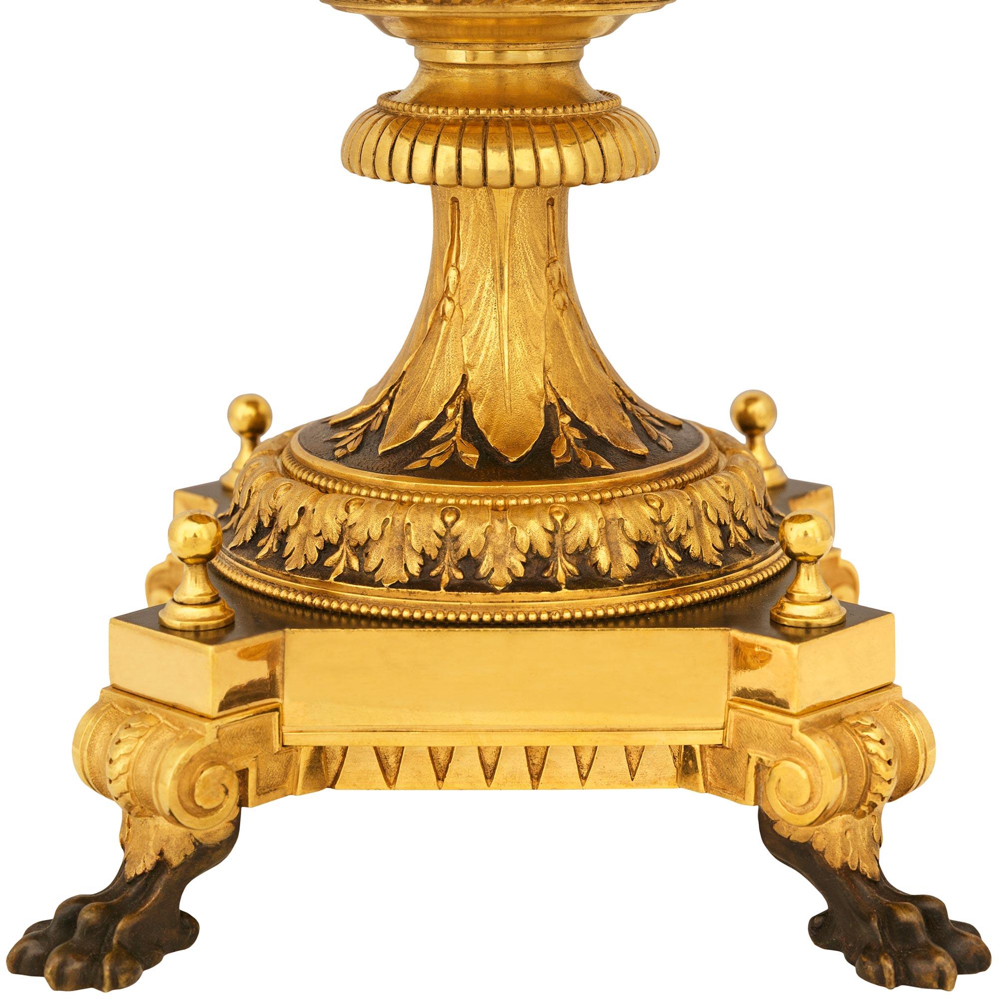 Französische Belle Epoque Urne aus patinierter Bronze und Ormolu aus dem 19. im Angebot 3