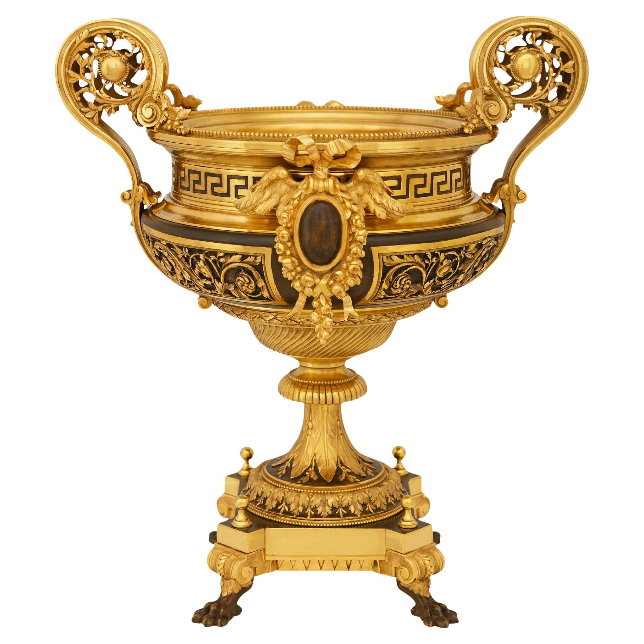 Urna francesa de Bronce patinado y Ormolu del periodo de la French Belle Epoque del siglo XIX