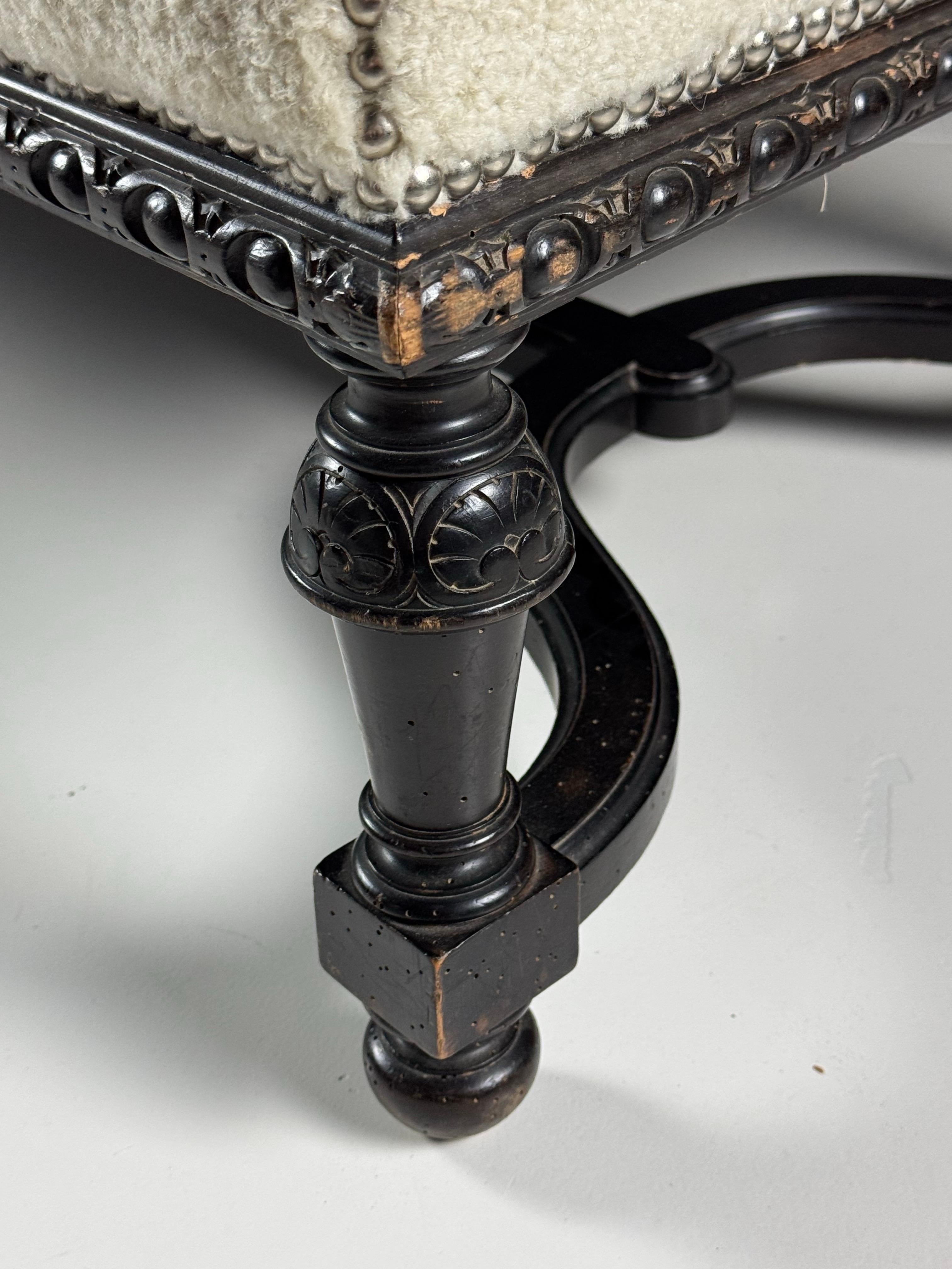 Französische Bank mit Widderköpfen aus dem 19. im Angebot 8