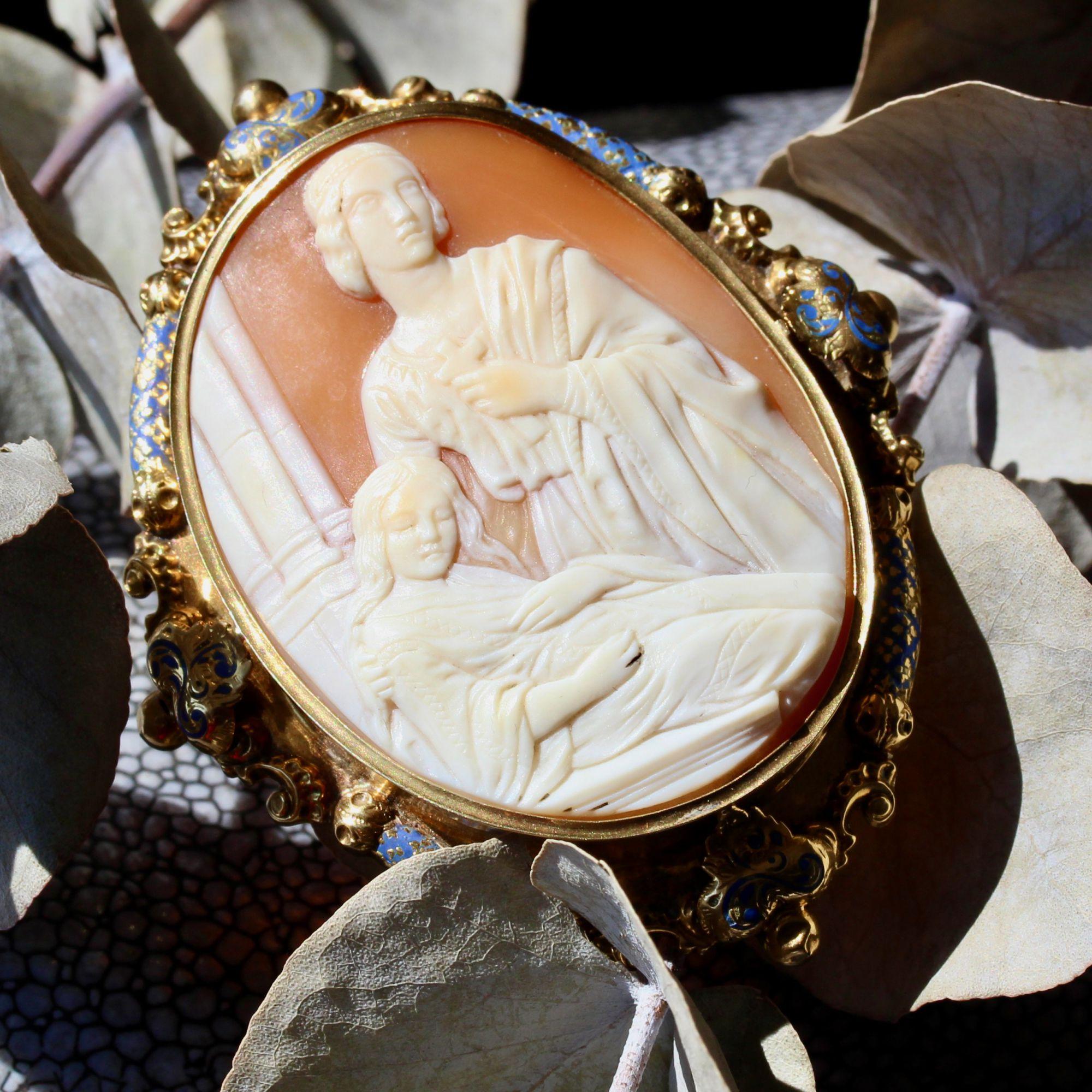 French 19th Century Blue Enamel Cameo 18 Karat Yellow Gold Brooch For Sale 3