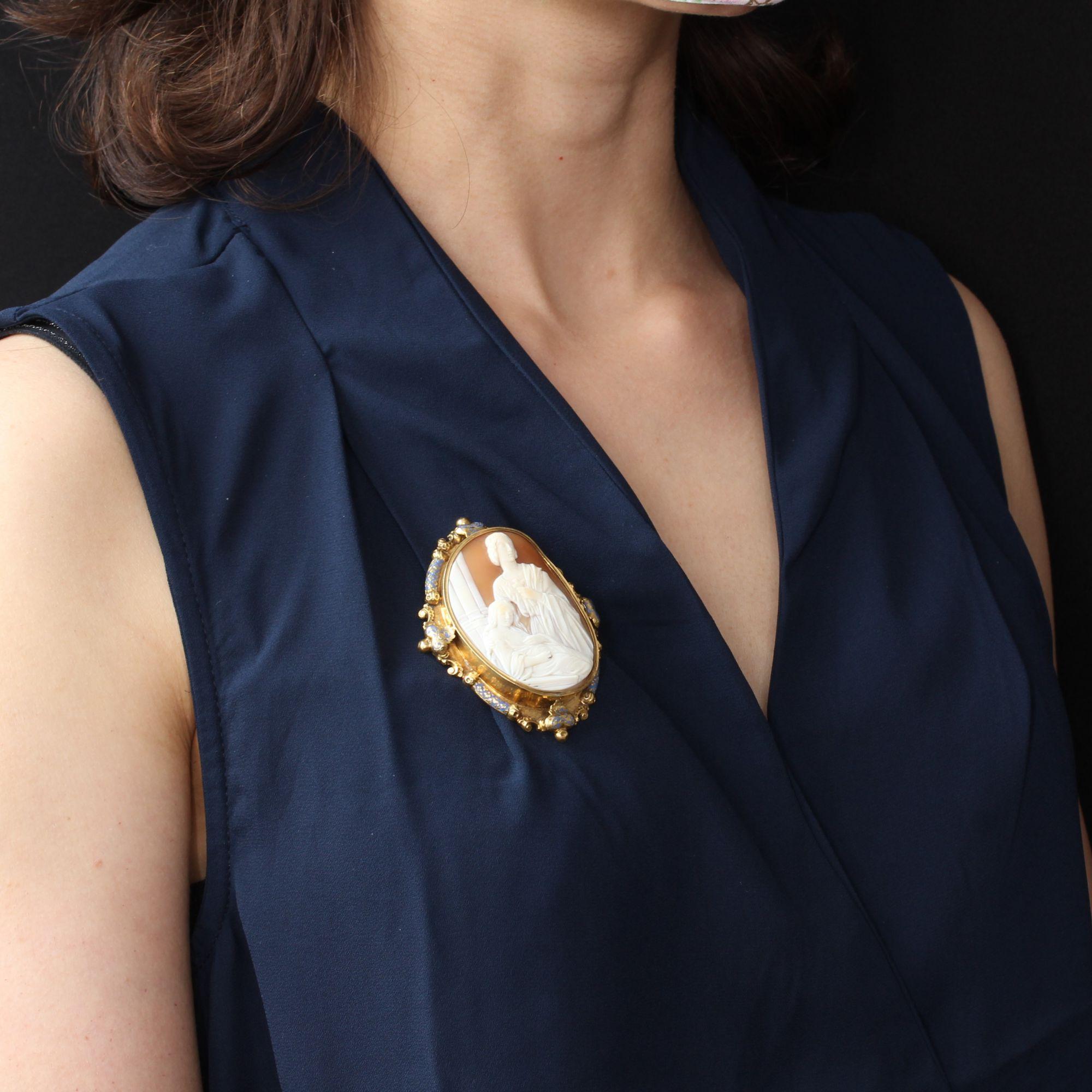 French 19th Century Blue Enamel Cameo 18 Karat Yellow Gold Brooch In Good Condition For Sale In Poitiers, FR