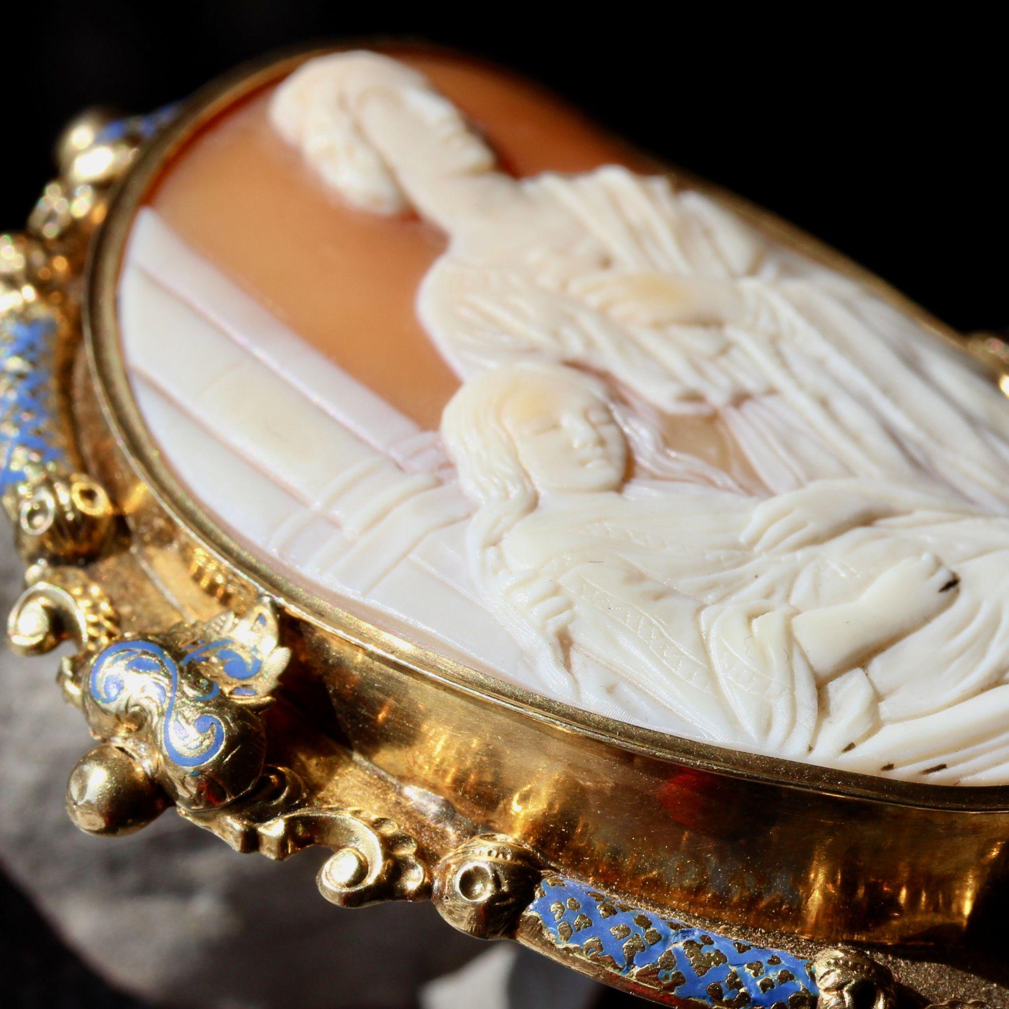 Women's French 19th Century Blue Enamel Cameo 18 Karat Yellow Gold Brooch For Sale