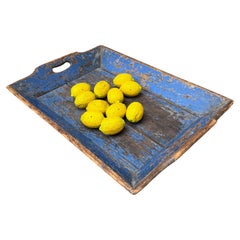 Französisches, original bemaltes Holztablett aus dem 19. Jahrhundert in Blau mit Griffen