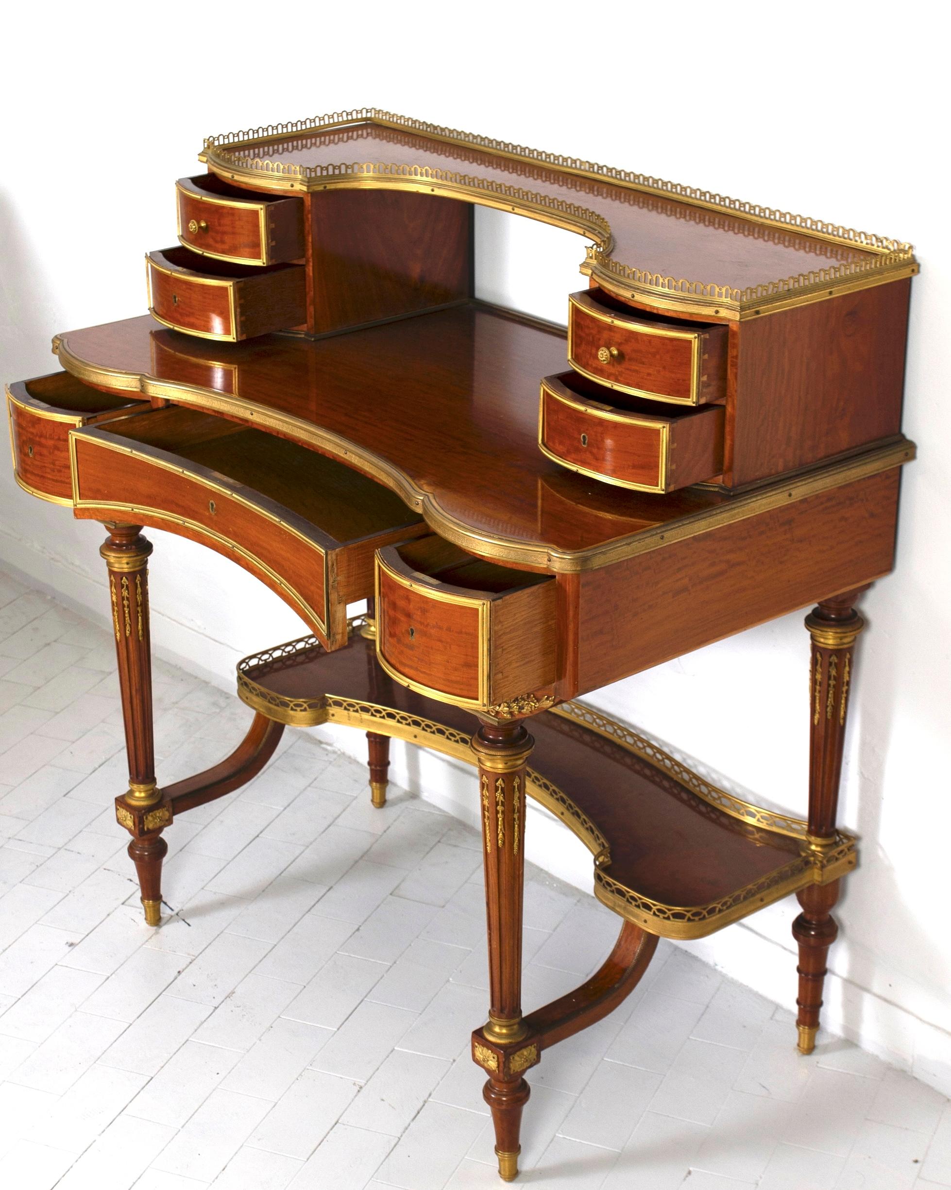 Französisch 19. Jahrhundert Bonheur Du Jour Mahagoni-Damenschreibtisch im Angebot 4