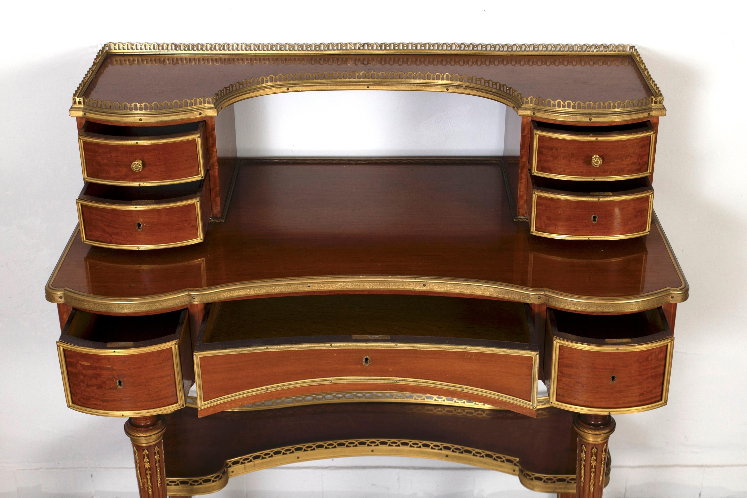 Französisch 19. Jahrhundert Bonheur Du Jour Mahagoni-Damenschreibtisch im Angebot 6