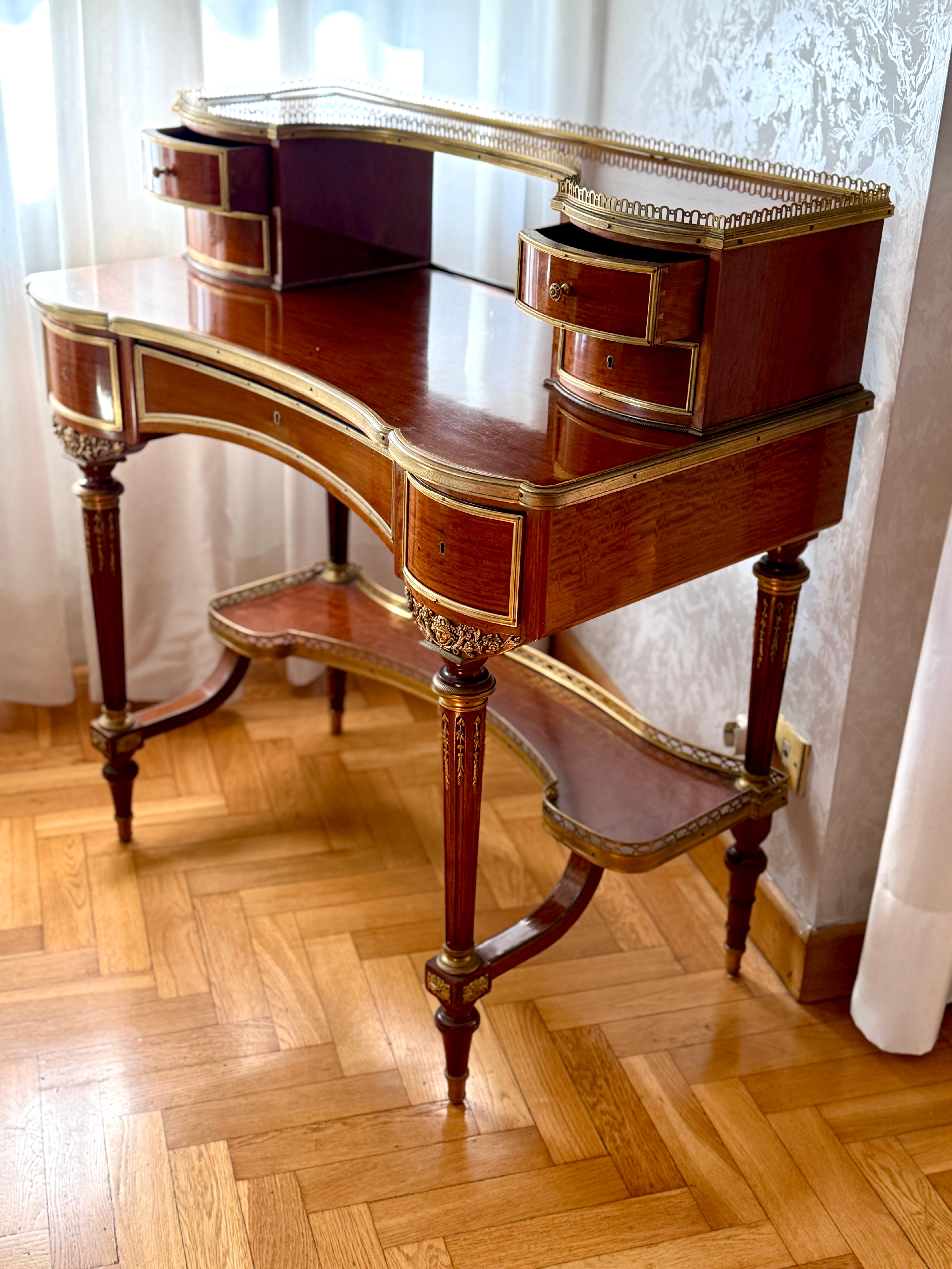Französisch 19. Jahrhundert Bonheur Du Jour Mahagoni-Damenschreibtisch im Angebot 7