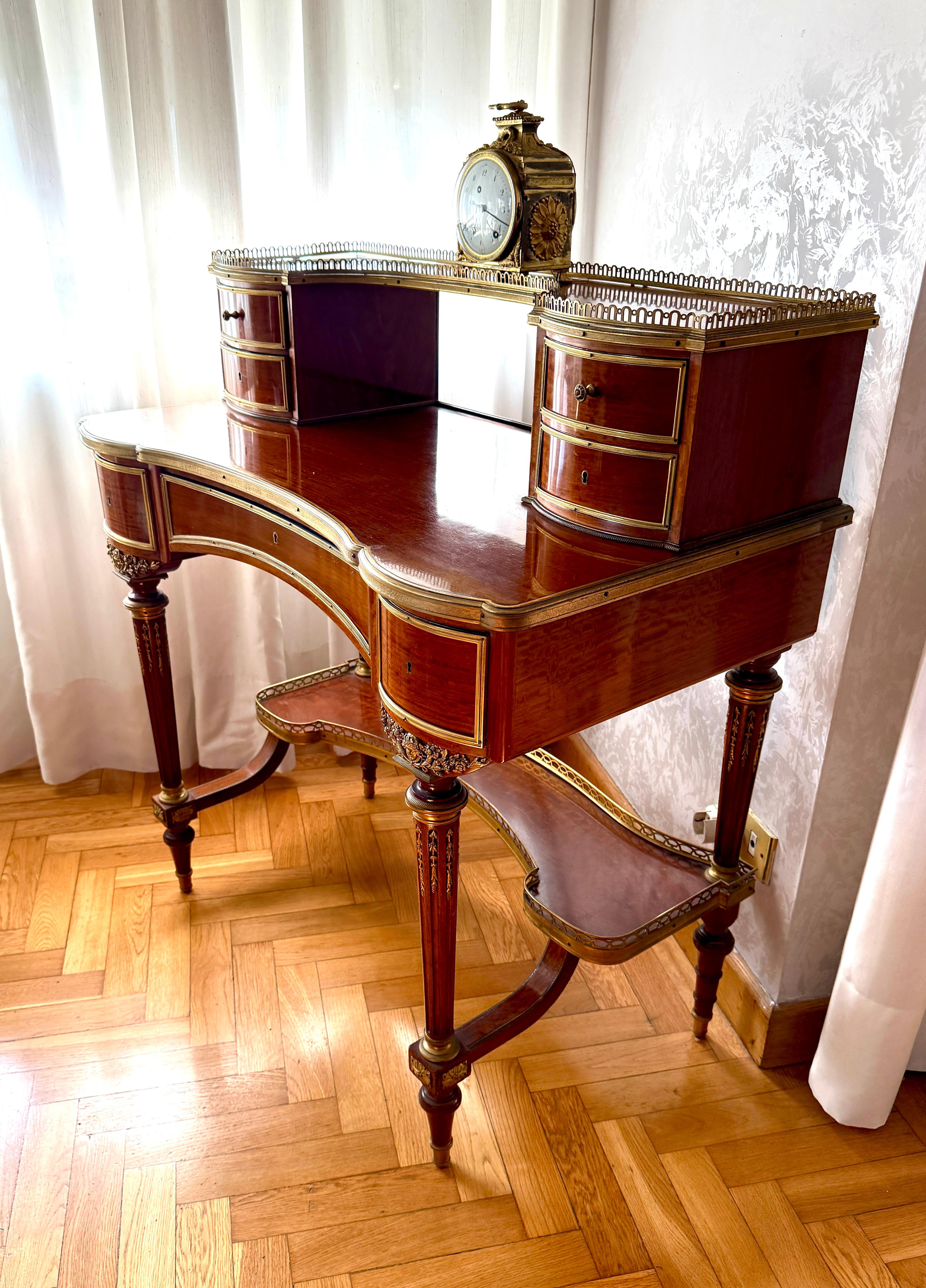 Französisch 19. Jahrhundert Bonheur Du Jour Mahagoni-Damenschreibtisch im Angebot 8