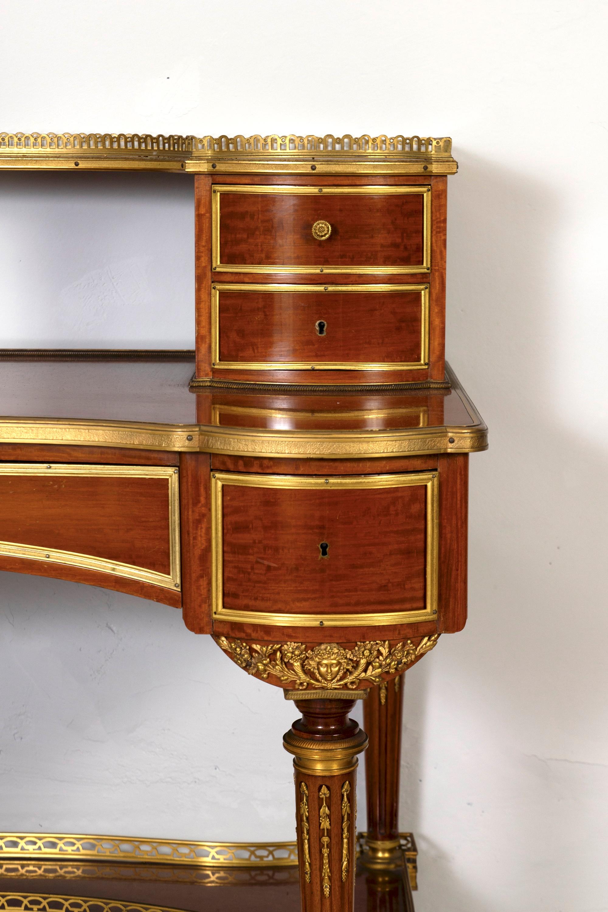 Französisch 19. Jahrhundert Bonheur Du Jour Mahagoni-Damenschreibtisch im Angebot 1