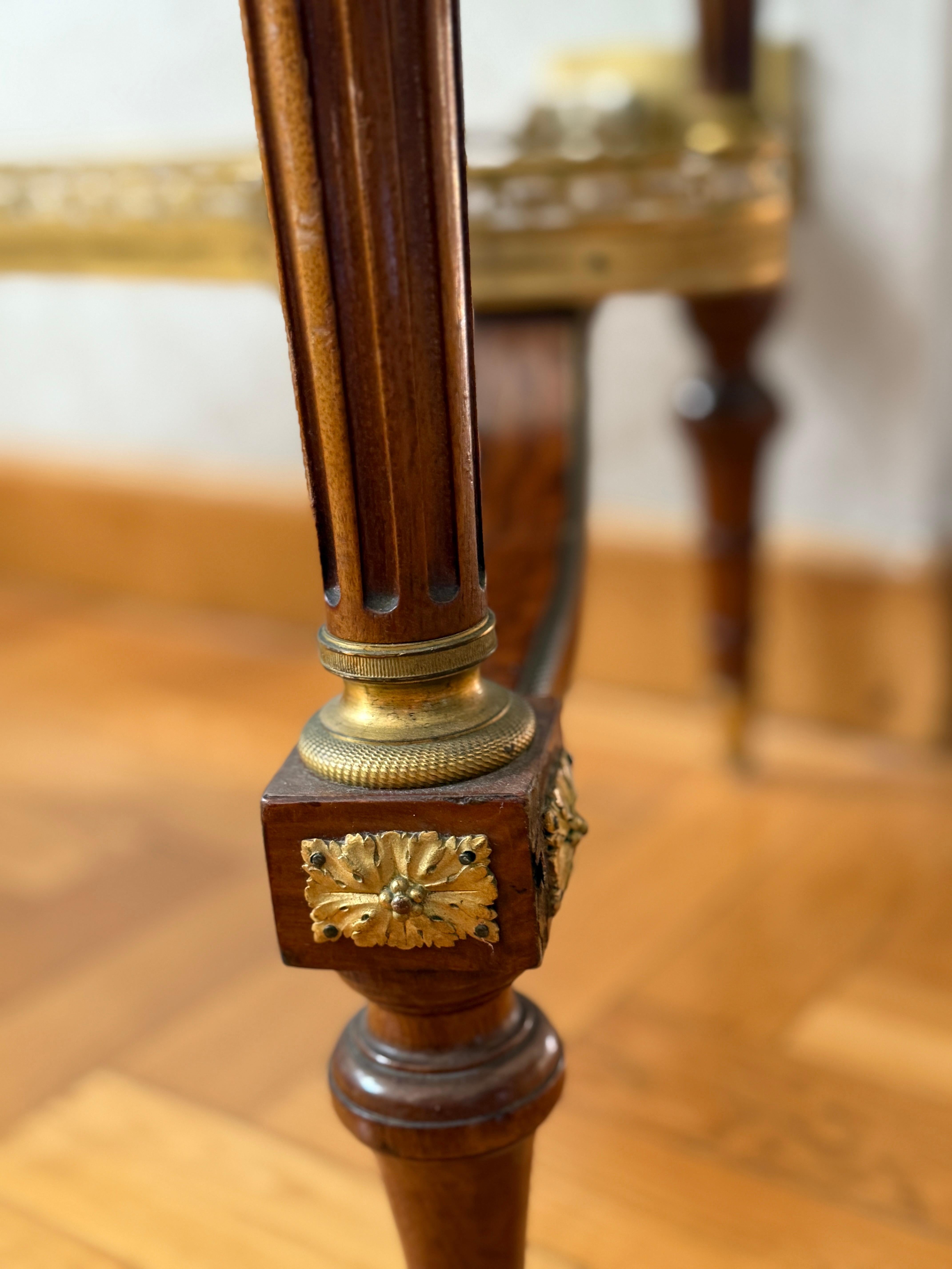 Französisch 19. Jahrhundert Bonheur Du Jour Mahagoni-Damenschreibtisch im Angebot 3