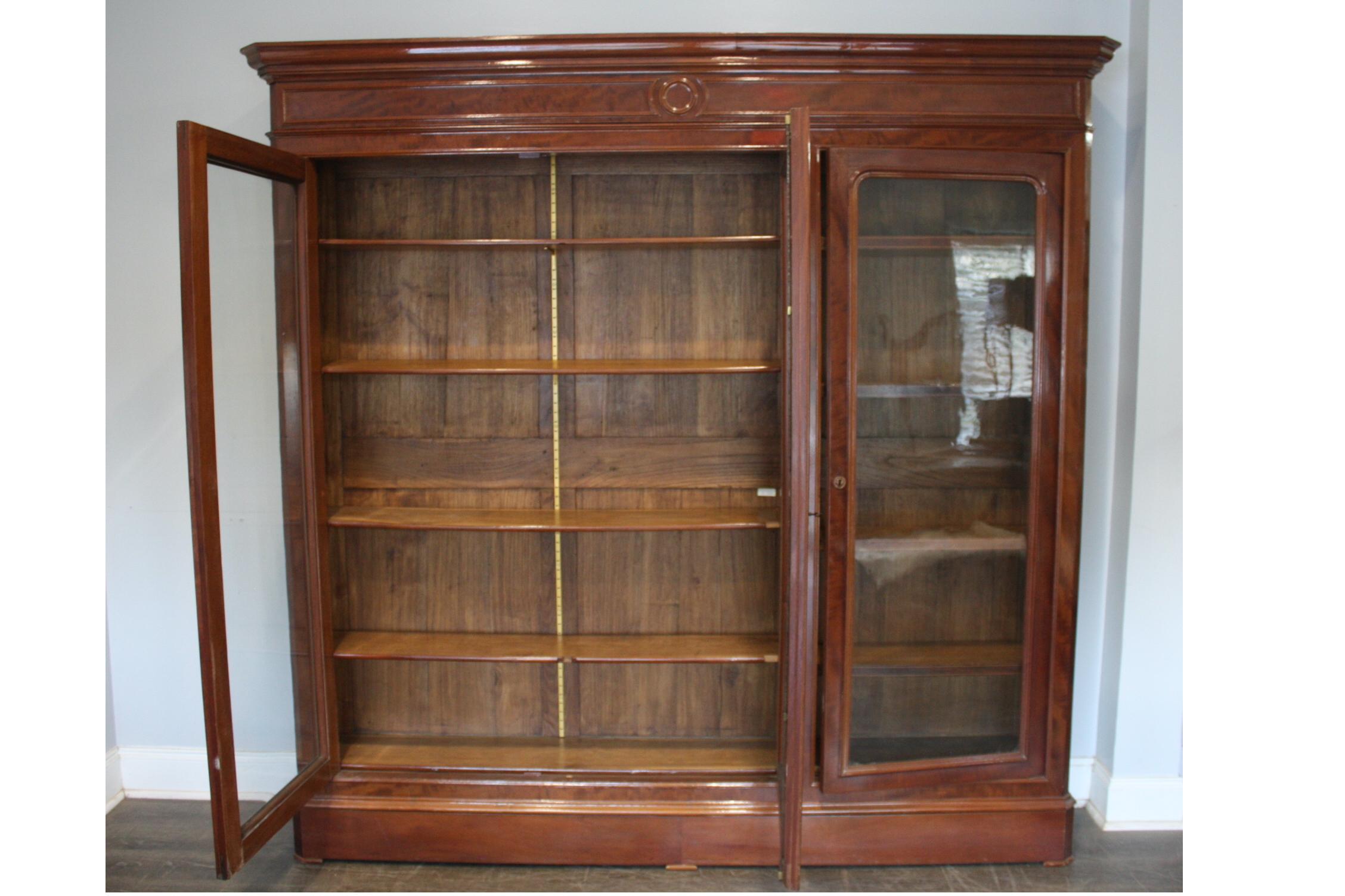 French 19th Century Bookcase or Vitrine For Sale 1