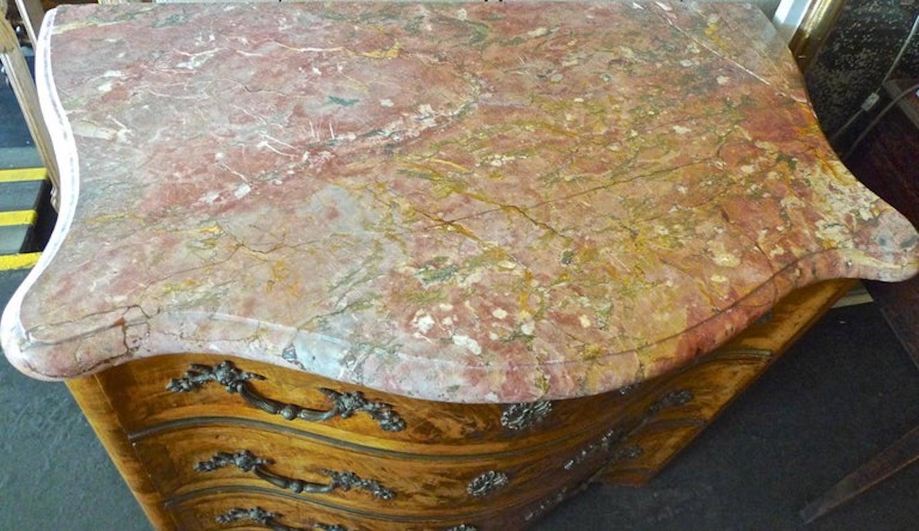 French 19th Century Bow-Fronted Burl Walnut Chest of Drawers with a Marble Top In Distressed Condition For Sale In Santa Monica, CA