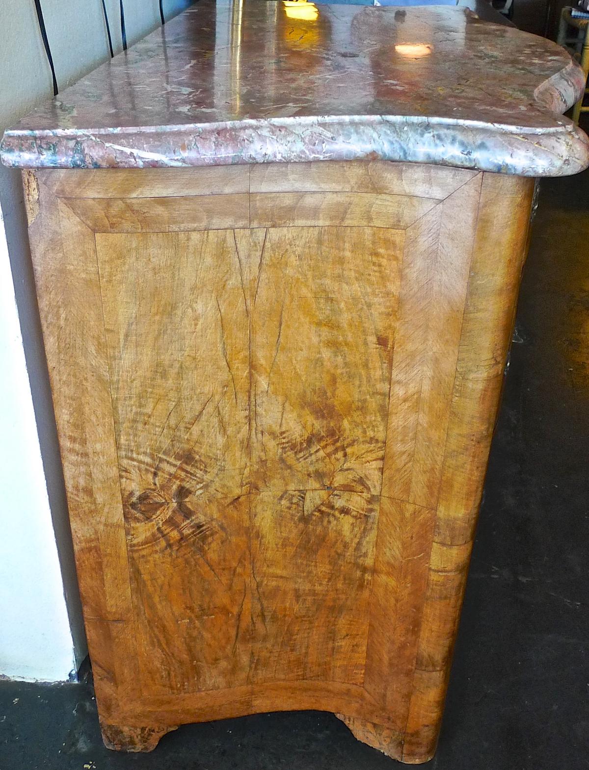French 19th Century Bow-Fronted Burl Walnut Chest of Drawers with a Marble Top In Distressed Condition In Santa Monica, CA