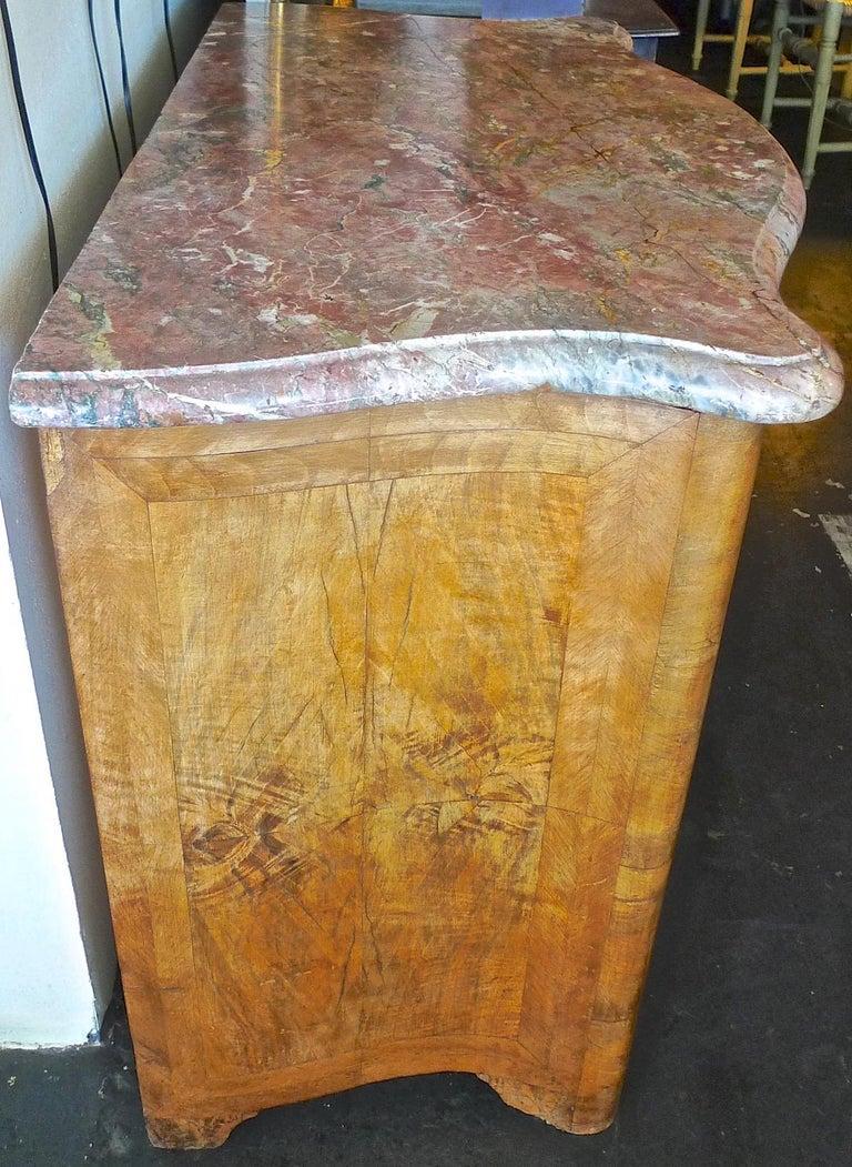 French 19th Century Bow-Fronted Burl Walnut Chest of Drawers with a Marble Top For Sale 1