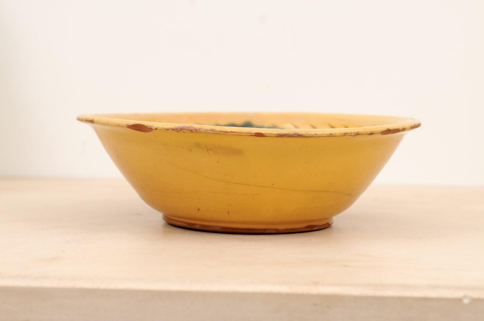 French 19th Century Bowl from the Poterie Hertz of Annecy, with Yellow Glaze In Good Condition For Sale In Atlanta, GA