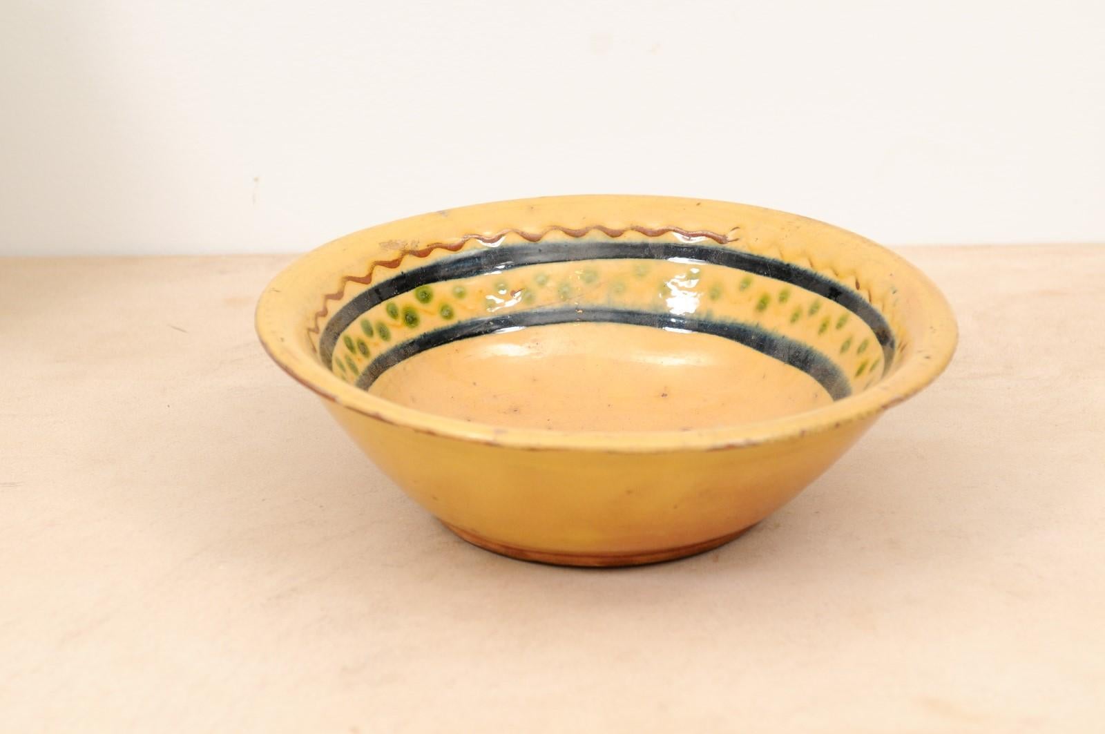 French 19th Century Bowl from the Poterie Hertz of Annecy, with Yellow Glaze For Sale 1