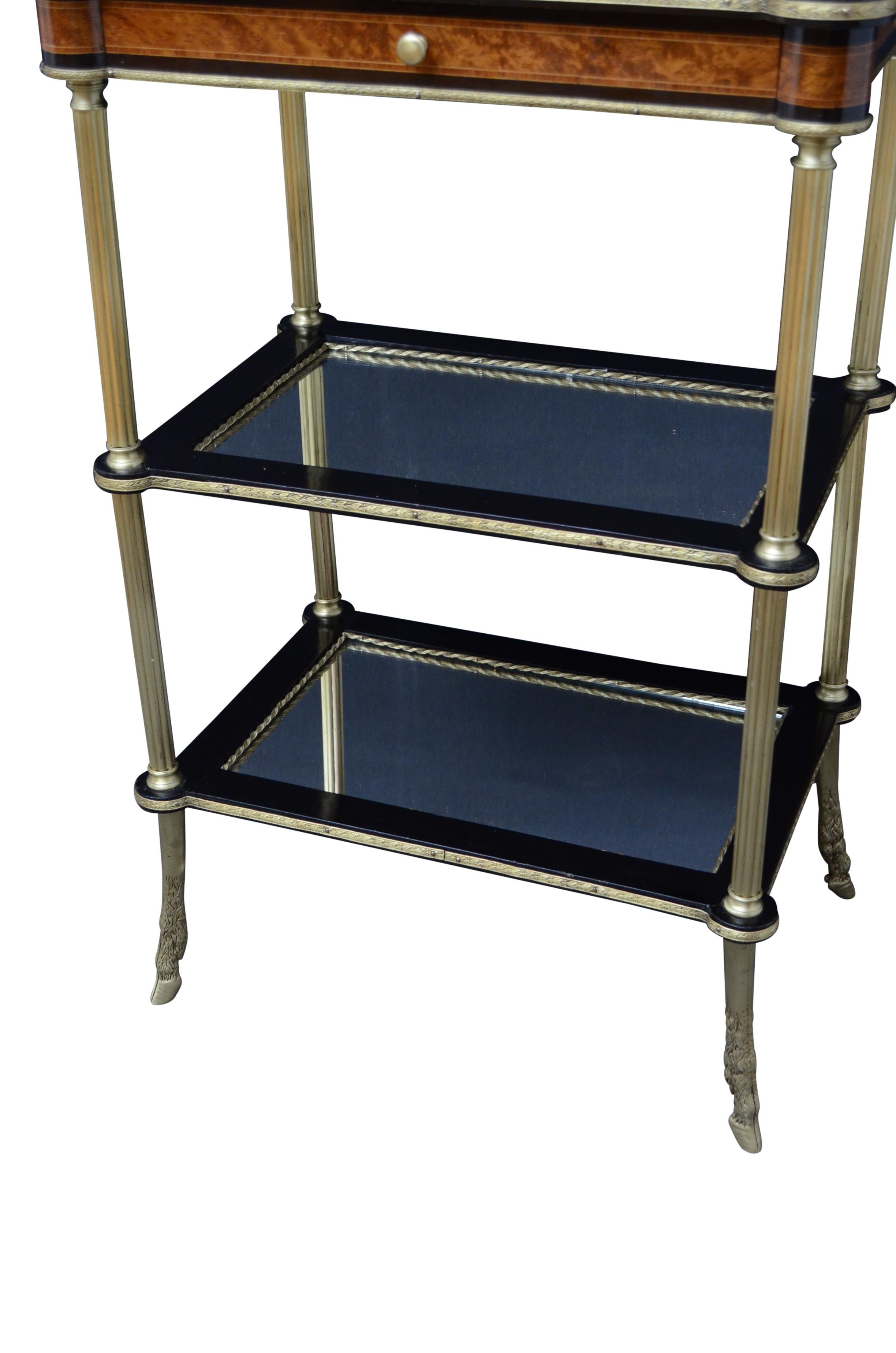 Table d'appoint en laiton et marqueterie du 19e siècle français Bon état - En vente à High Peak, GB