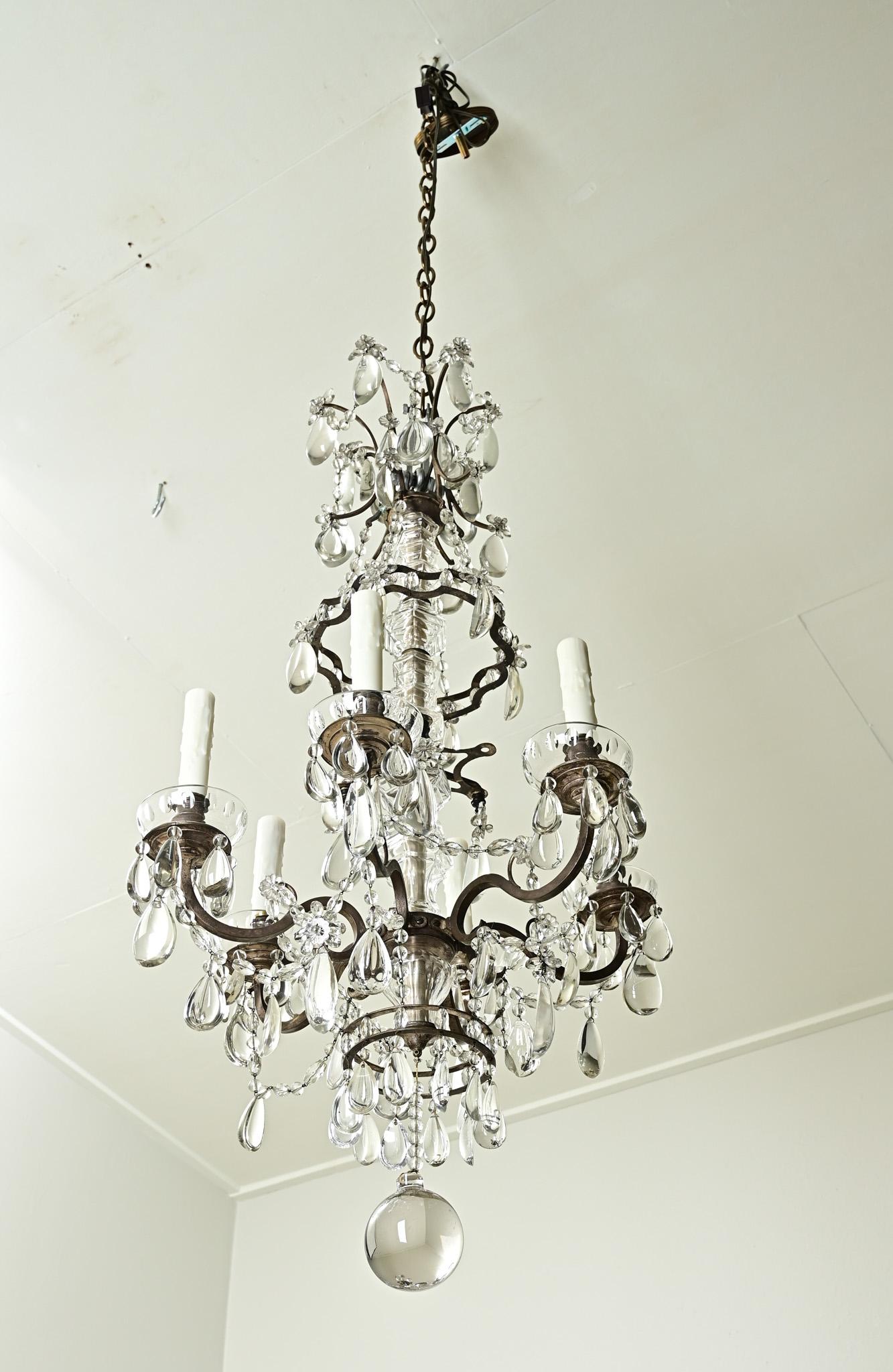 Lampadario francese del XIX secolo in ottone e cristallo in vendita 3