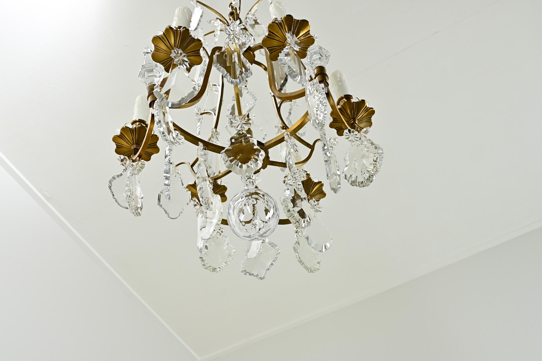 Lampadario francese del XIX secolo in ottone e cristallo in vendita 4