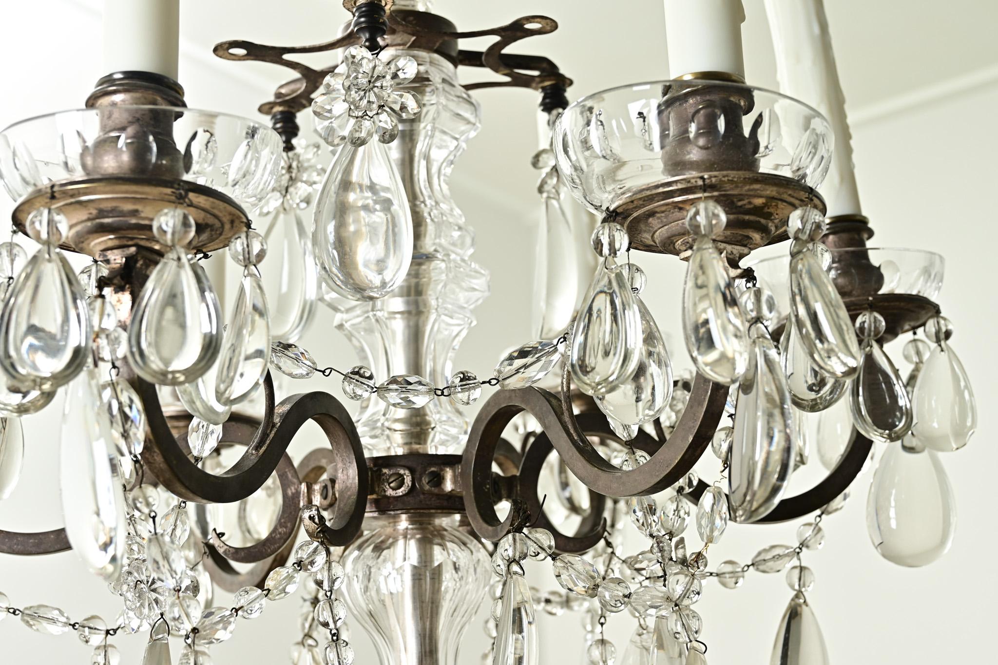 Lampadario francese del XIX secolo in ottone e cristallo in vendita 5