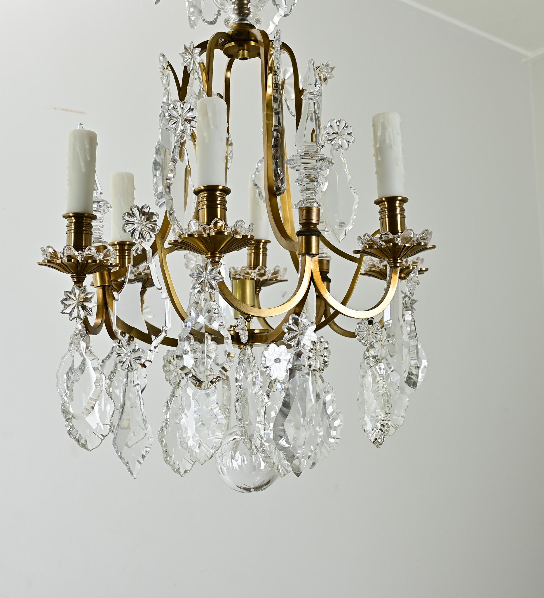 Lampadario francese del XIX secolo in ottone e cristallo in vendita 5