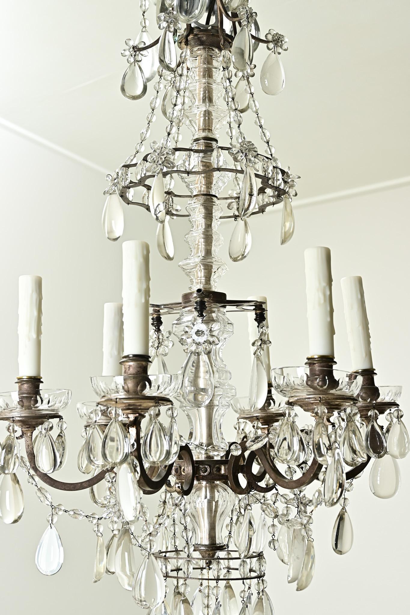 Lampadario francese del XIX secolo in ottone e cristallo in vendita 6