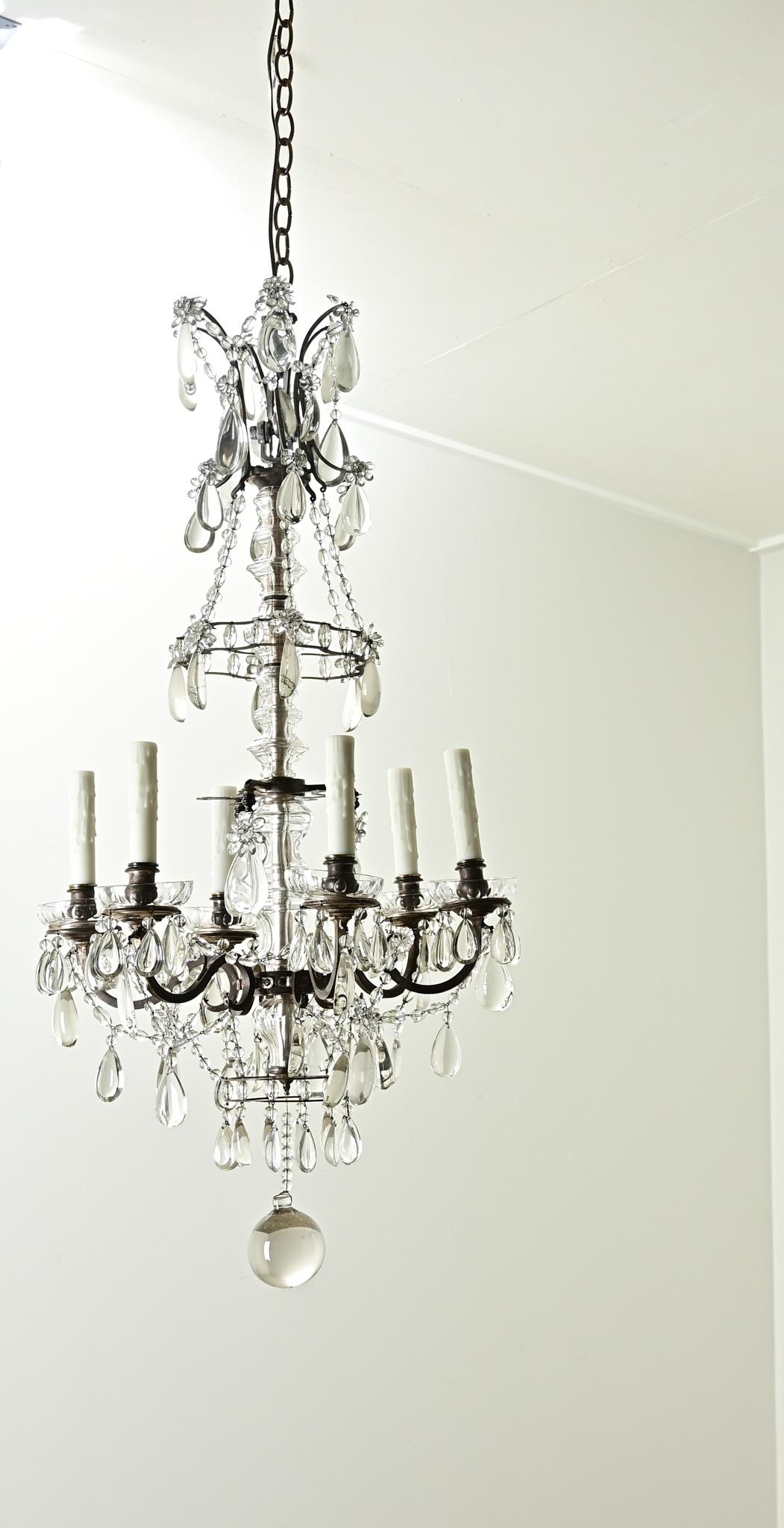 Francese Lampadario francese del XIX secolo in ottone e cristallo in vendita
