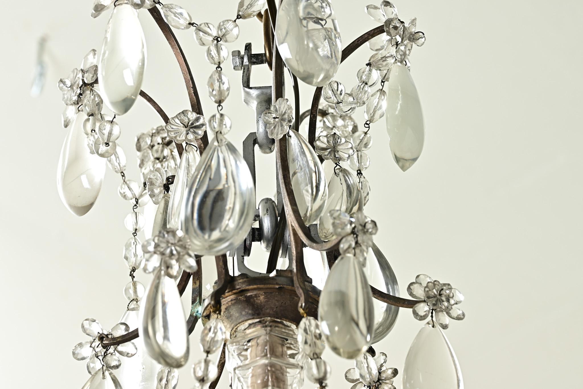 Fatto a mano Lampadario francese del XIX secolo in ottone e cristallo in vendita