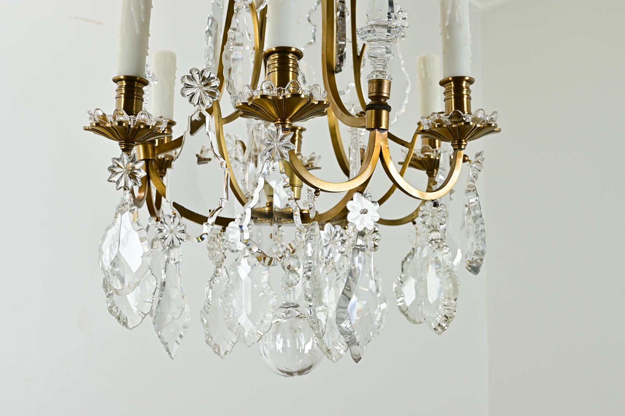 Oggetti in metallo Lampadario francese del XIX secolo in ottone e cristallo in vendita